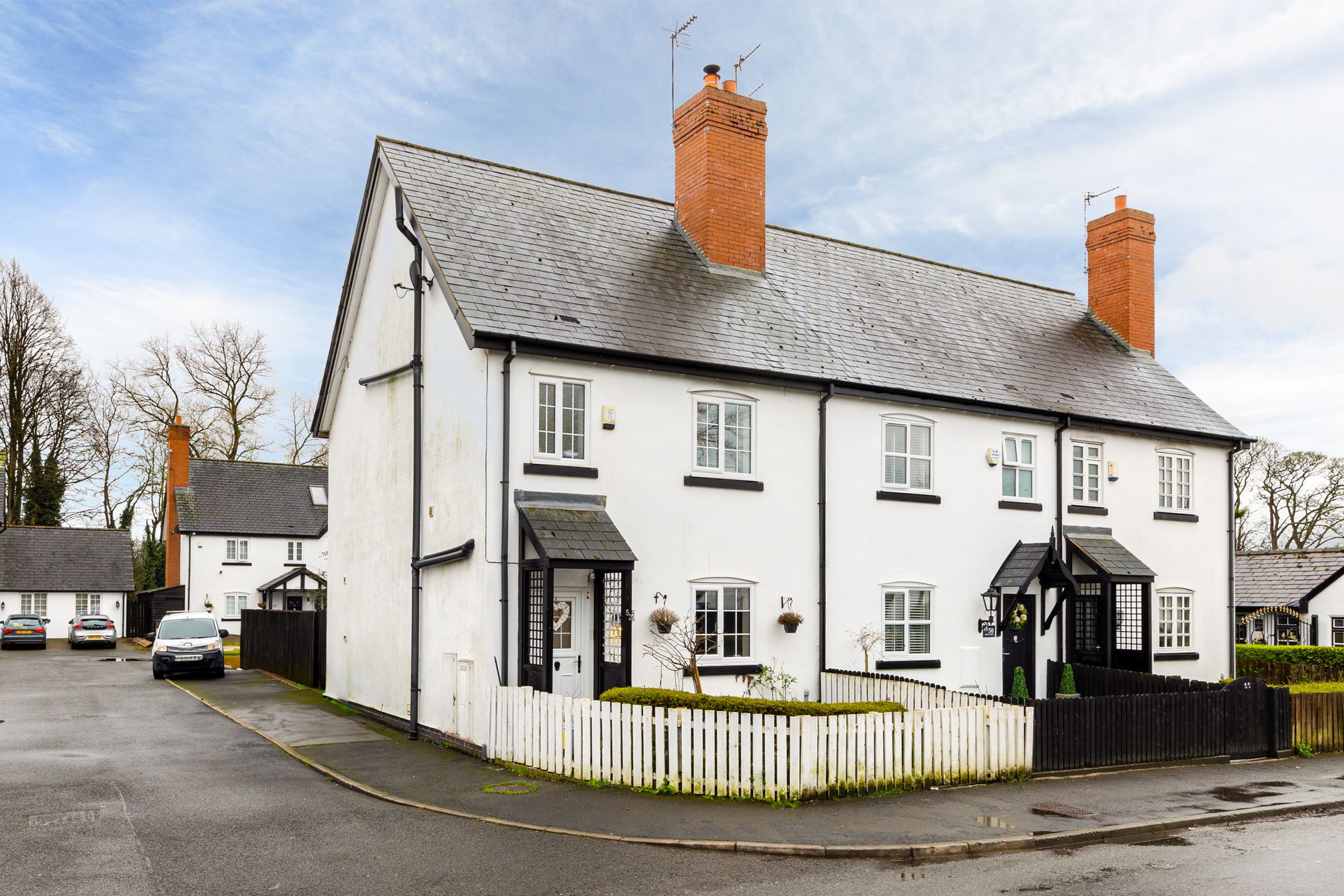 3 bedroom End of terrace house Under Offer