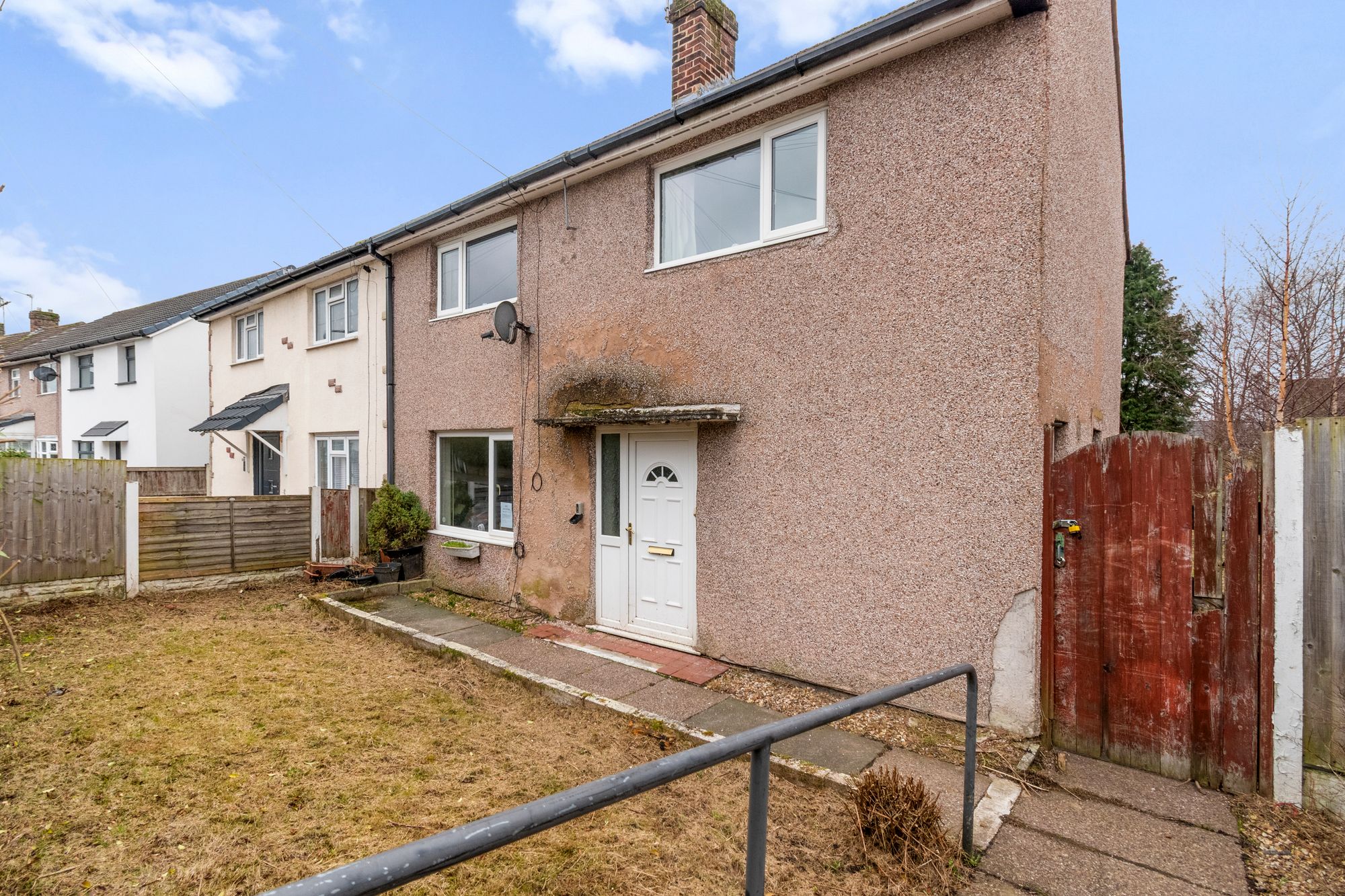 4 bedroom Semi-detached house Under Offer