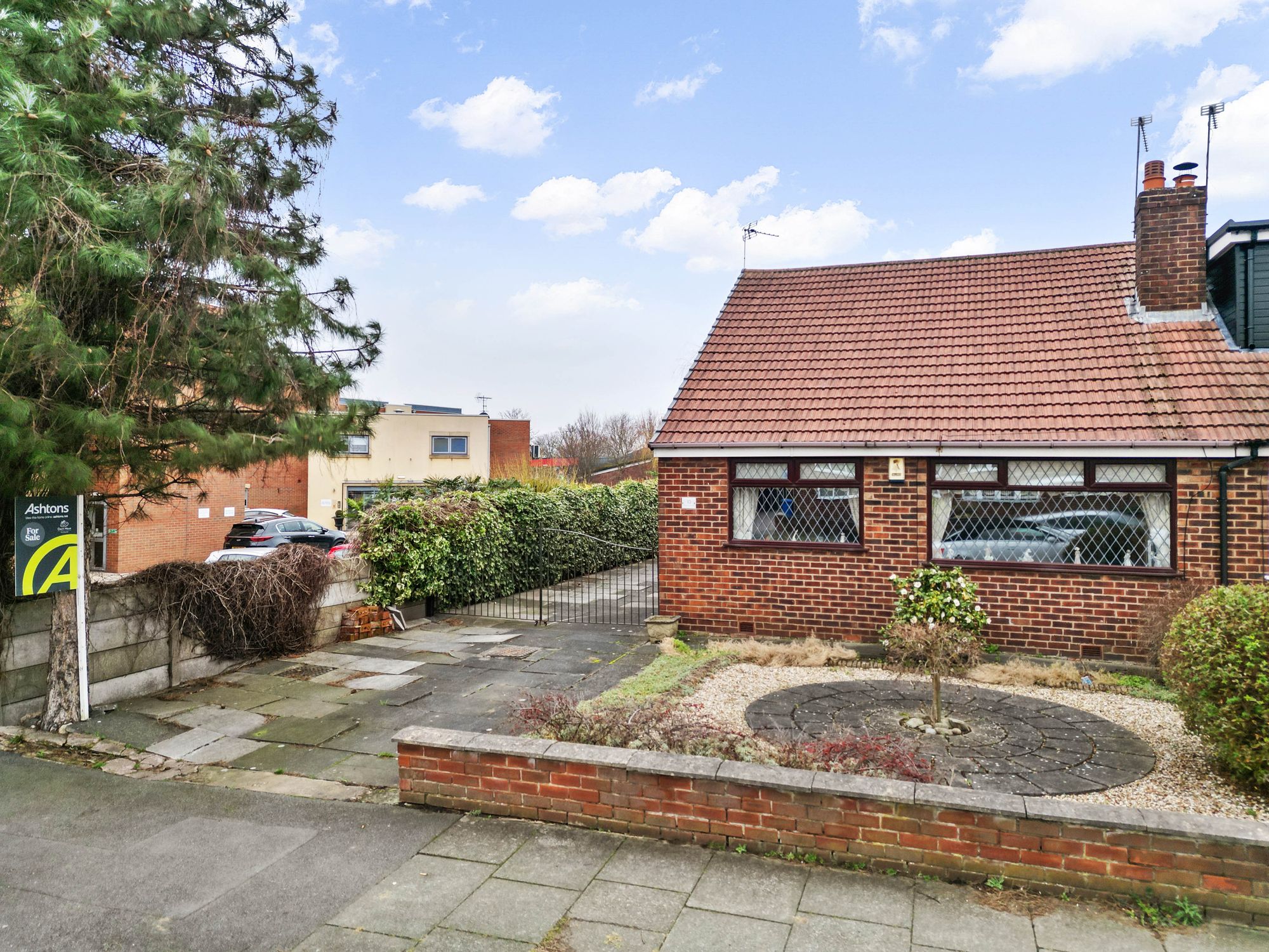 2 bedroom Detached bungalow Under Offer