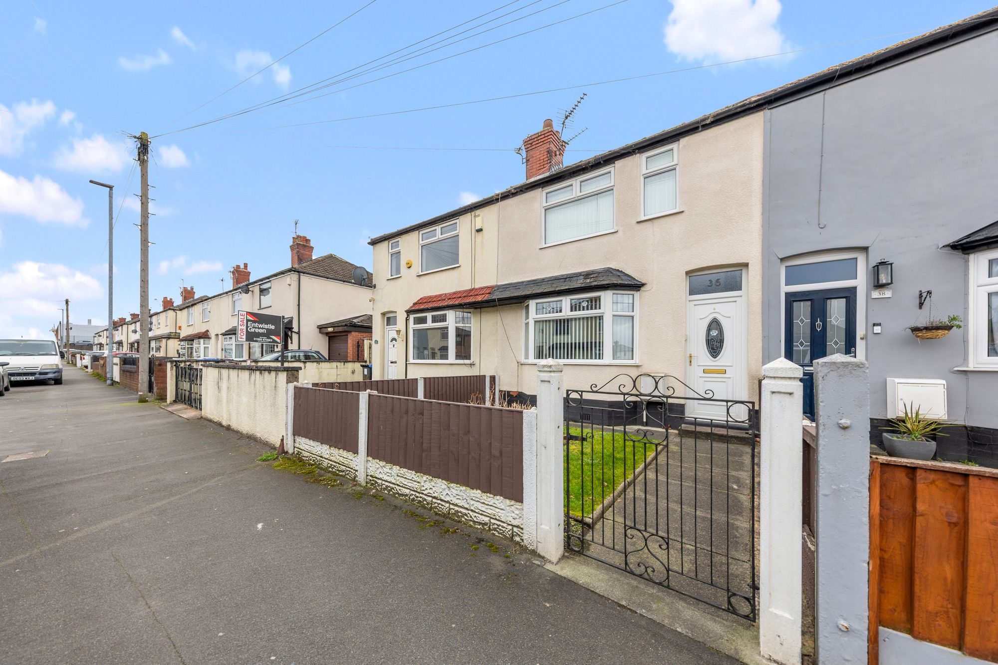 3 bedroom End of terrace house Under Offer