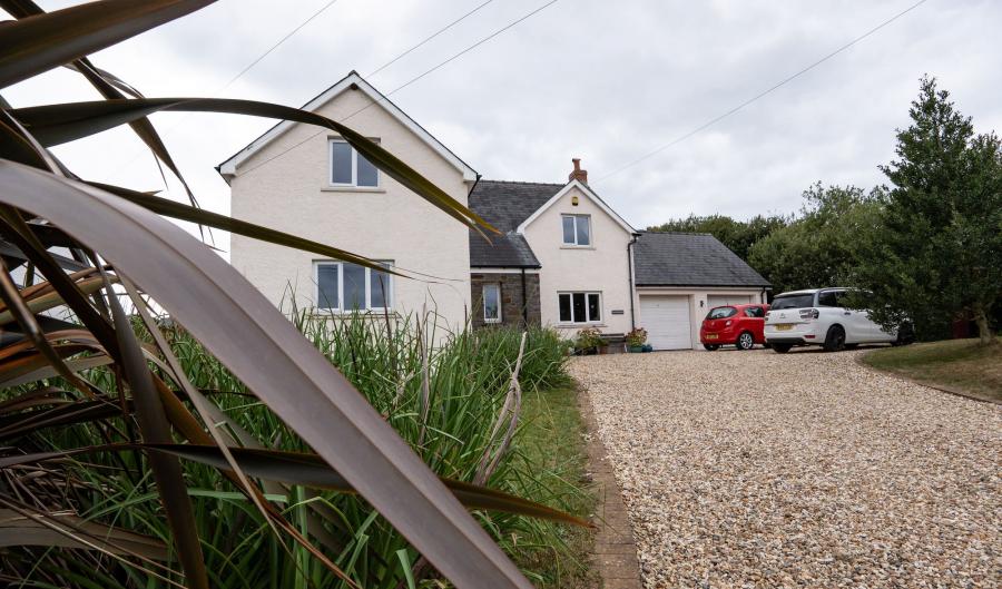 5 bedroom Property For Sale