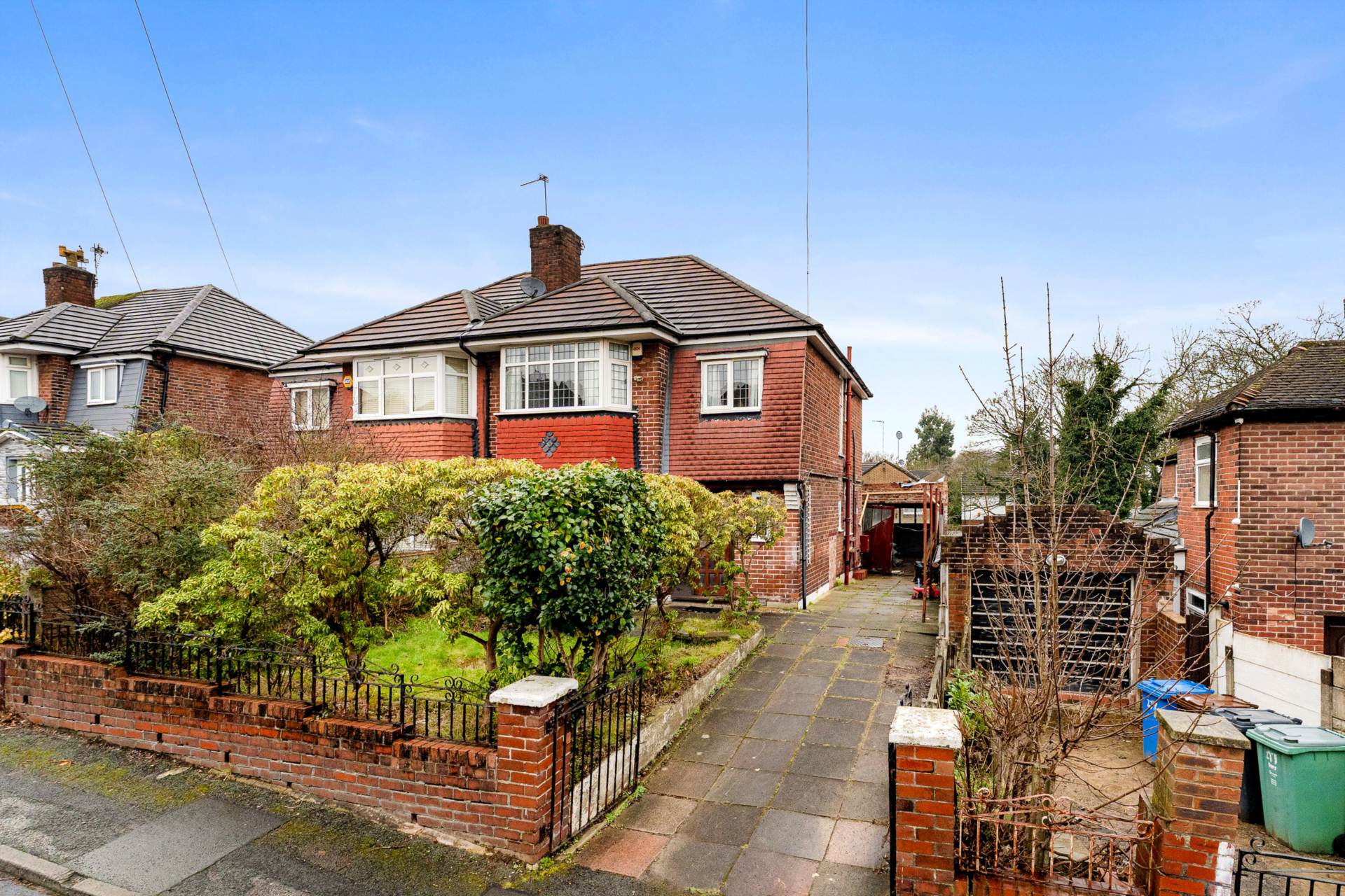 3 bedroom Semi-detached house For Sale