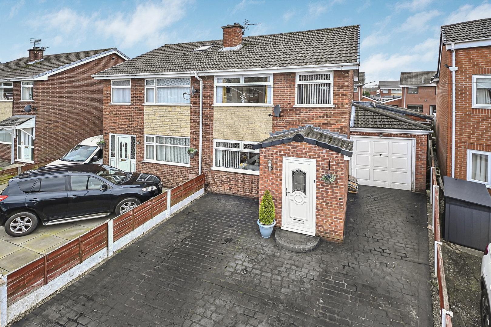 3 bedroom Semi-detached house For Sale