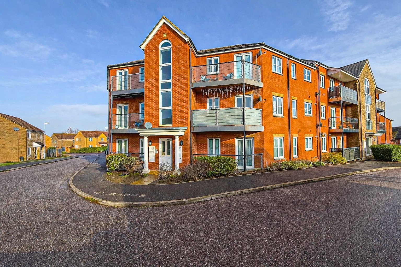 2 bedroom Apartment For Sale