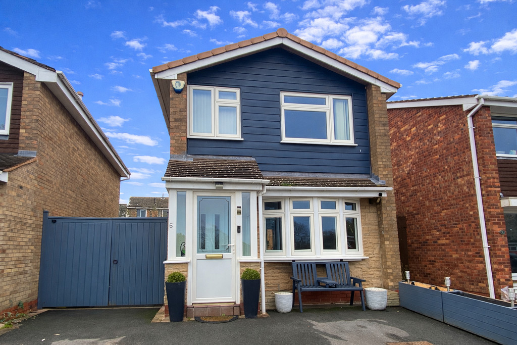 3 bedroom Detached house For Sale