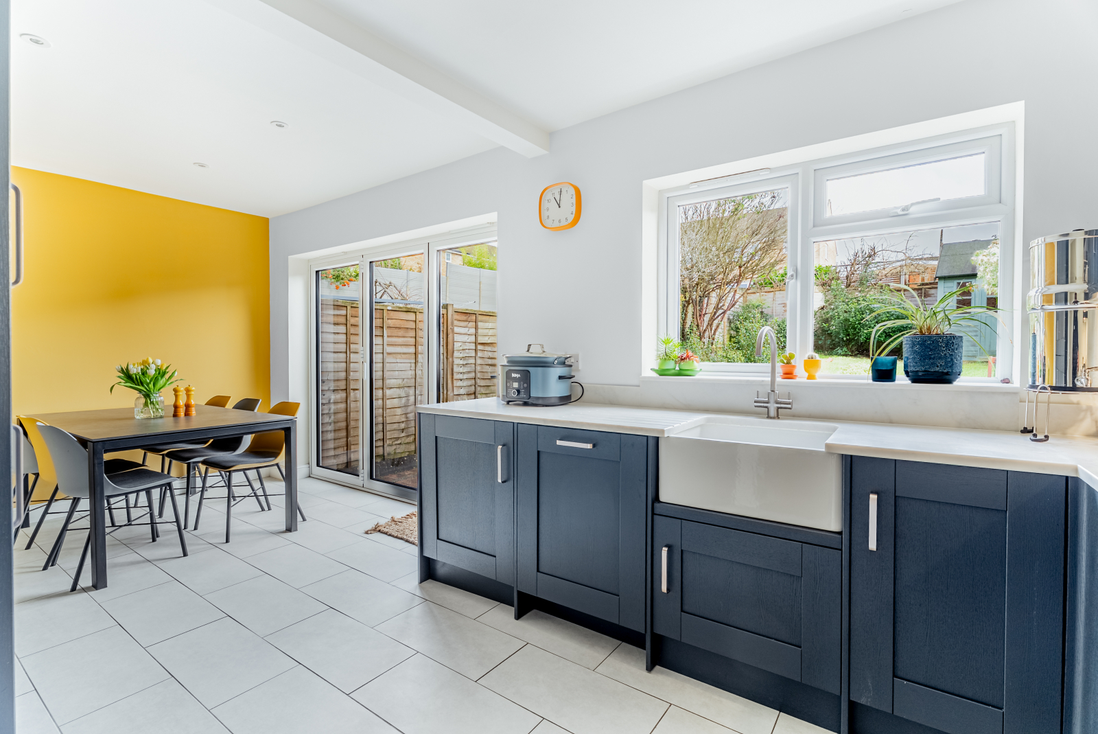 3 bedroom Semi-detached house Under Offer