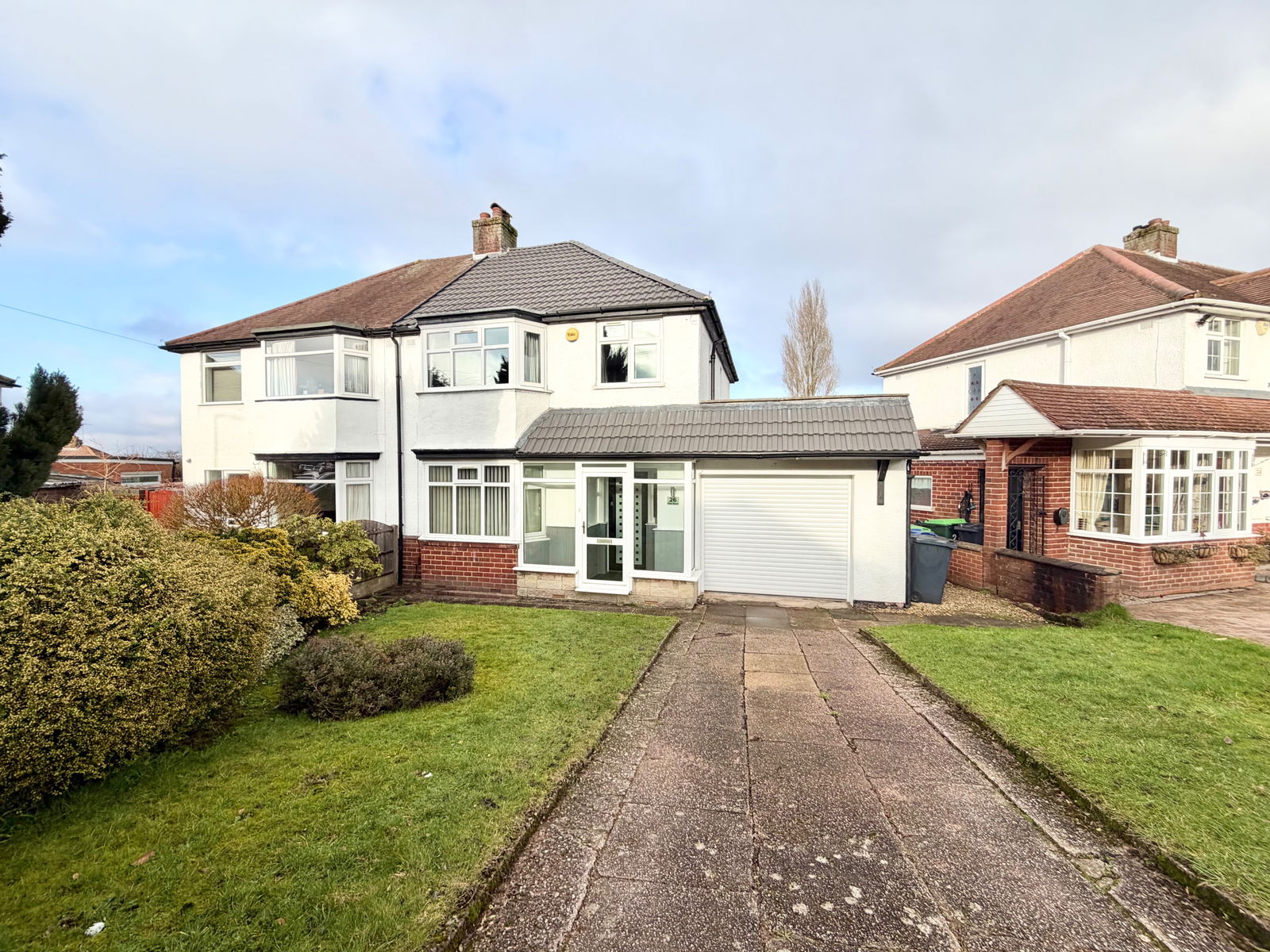 3 bedroom Semi-detached house Under Offer