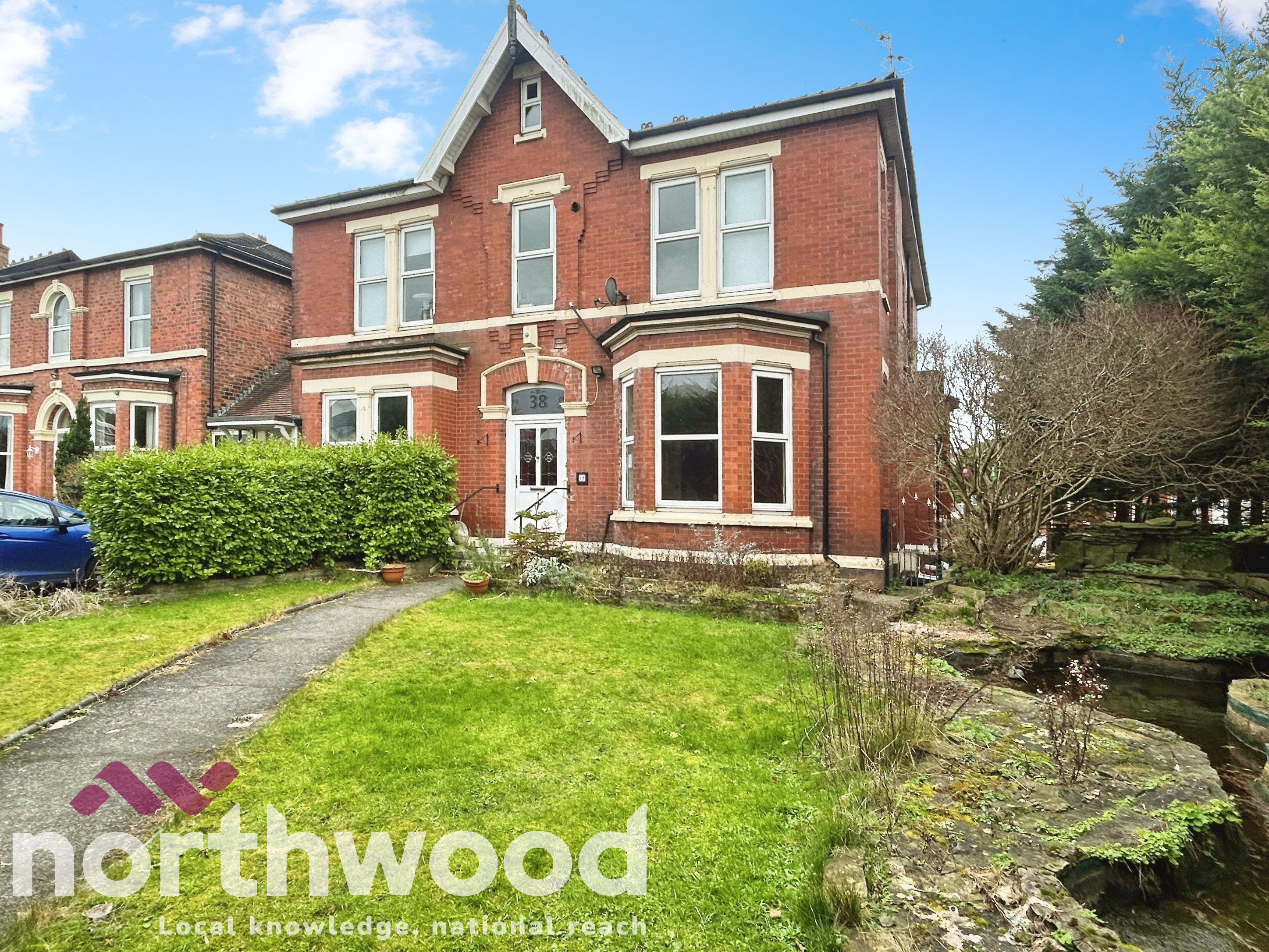 2 bedroom Flat For Sale