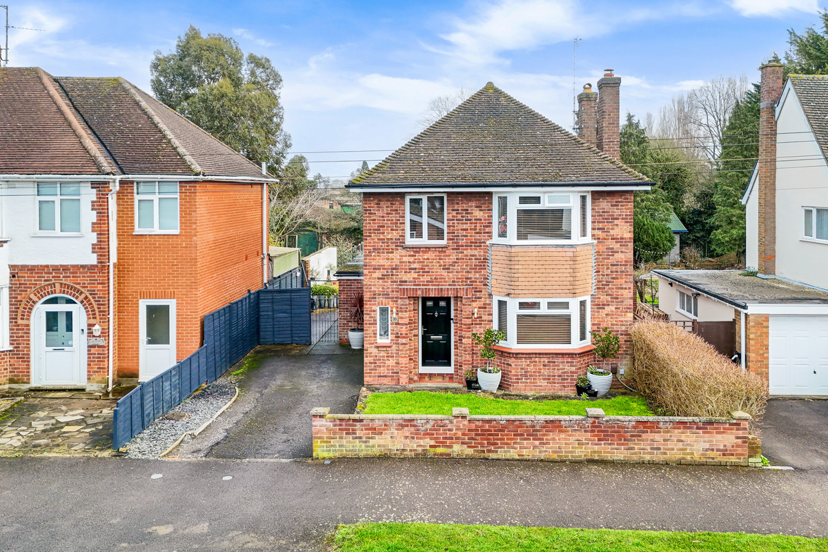 3 bedroom Detached house For Sale