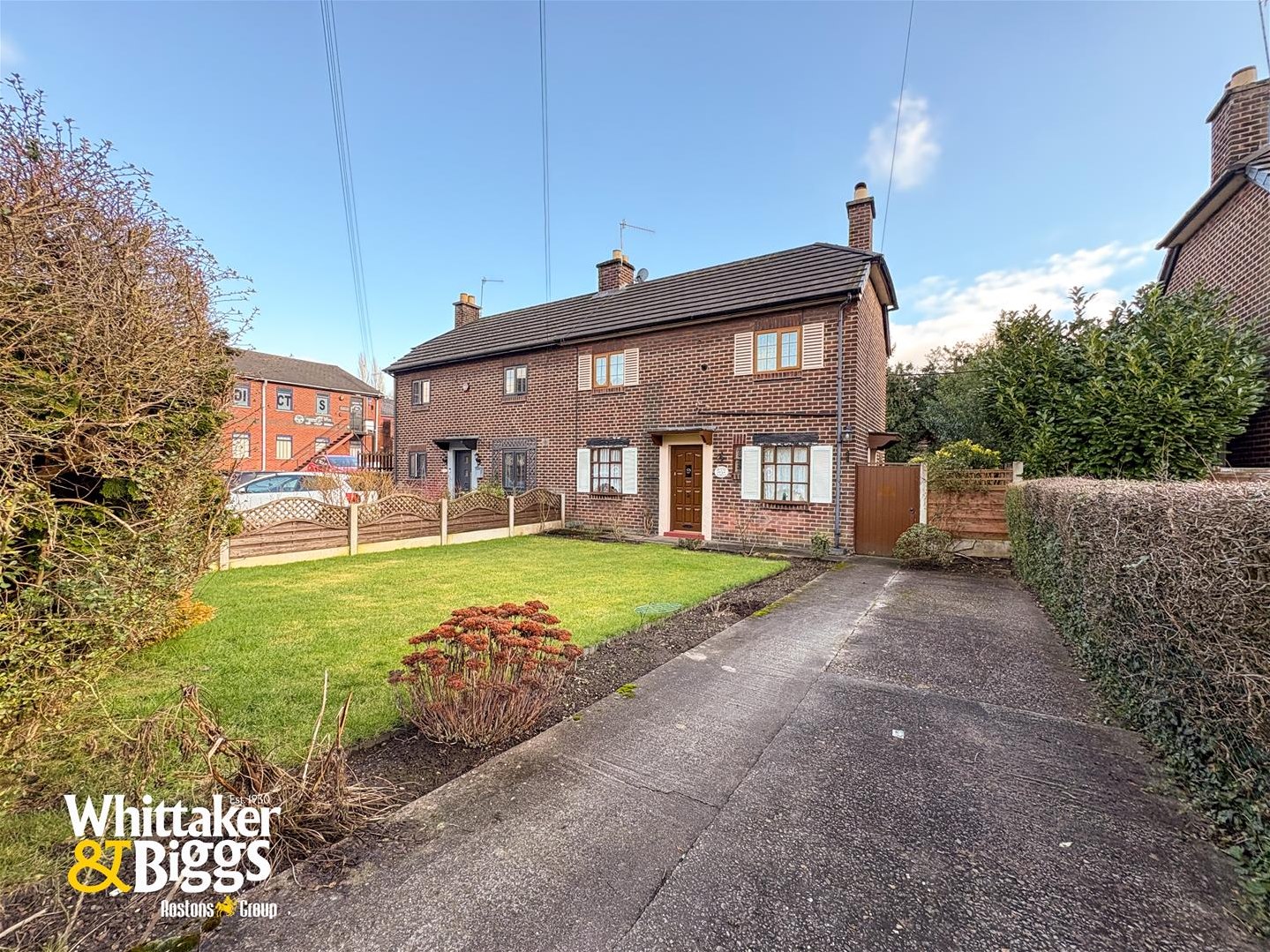 2 bedroom Semi-detached house Under Offer