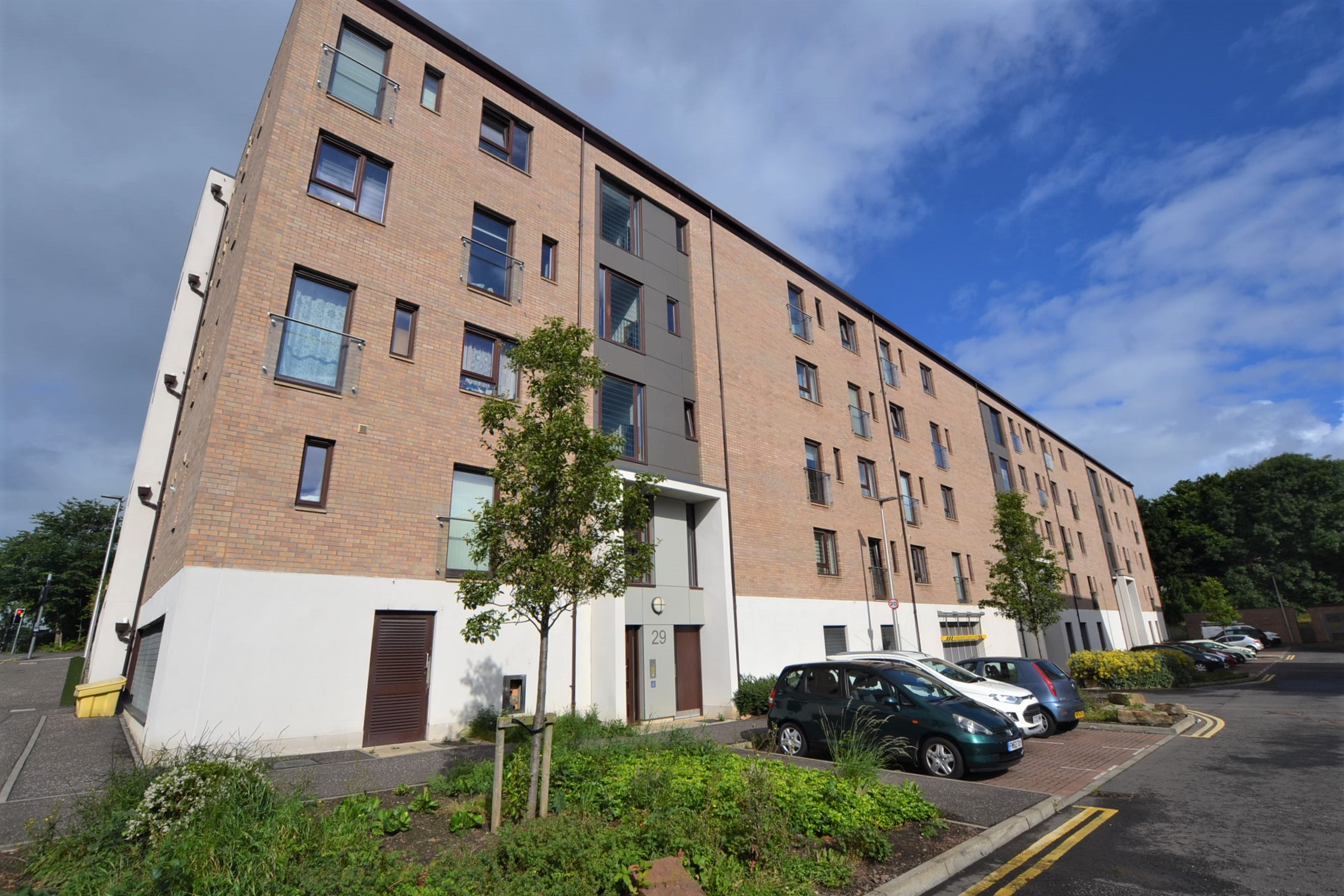2 bedroom Flat To Let