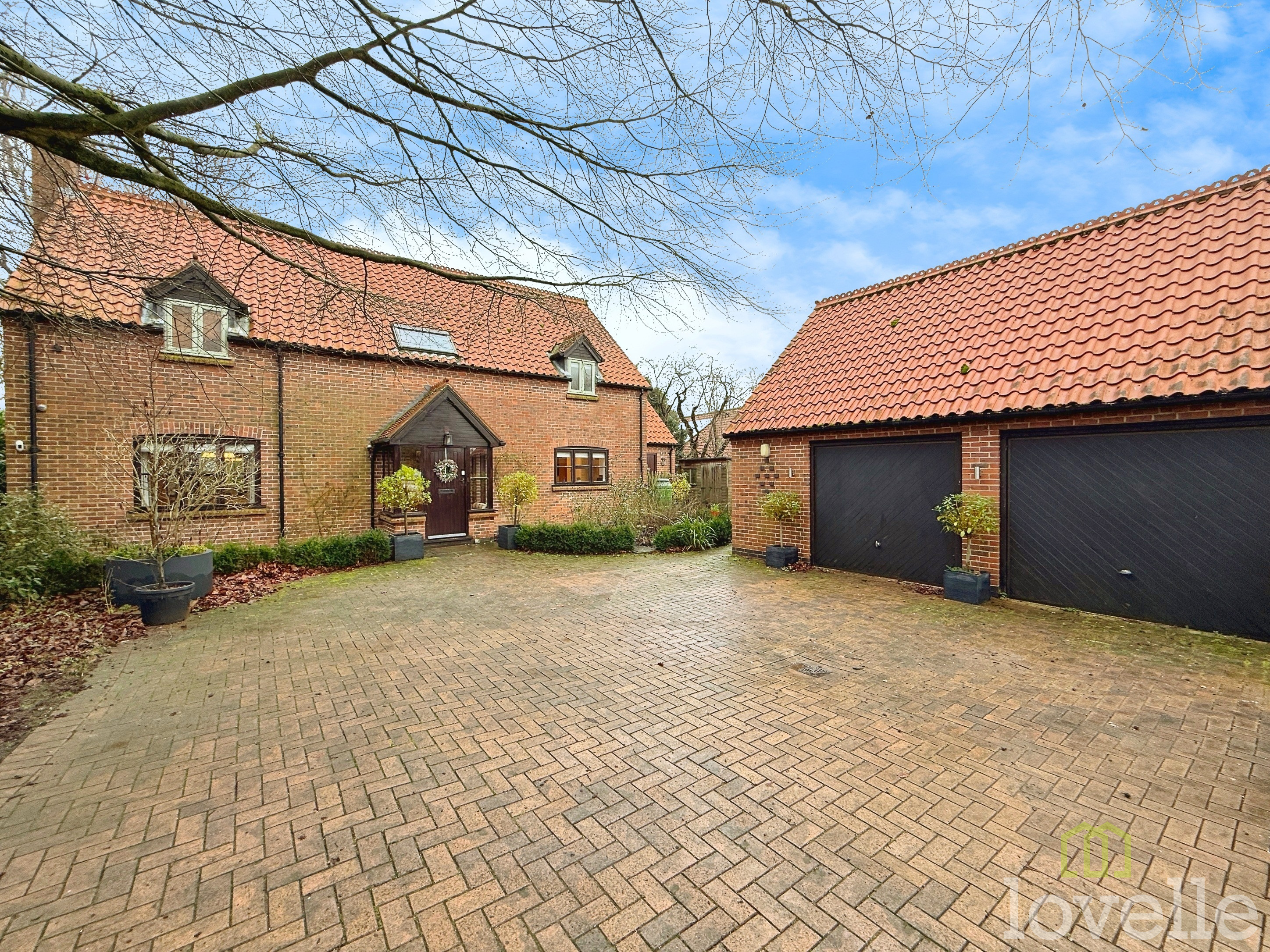 4 bedroom Detached house For Sale
