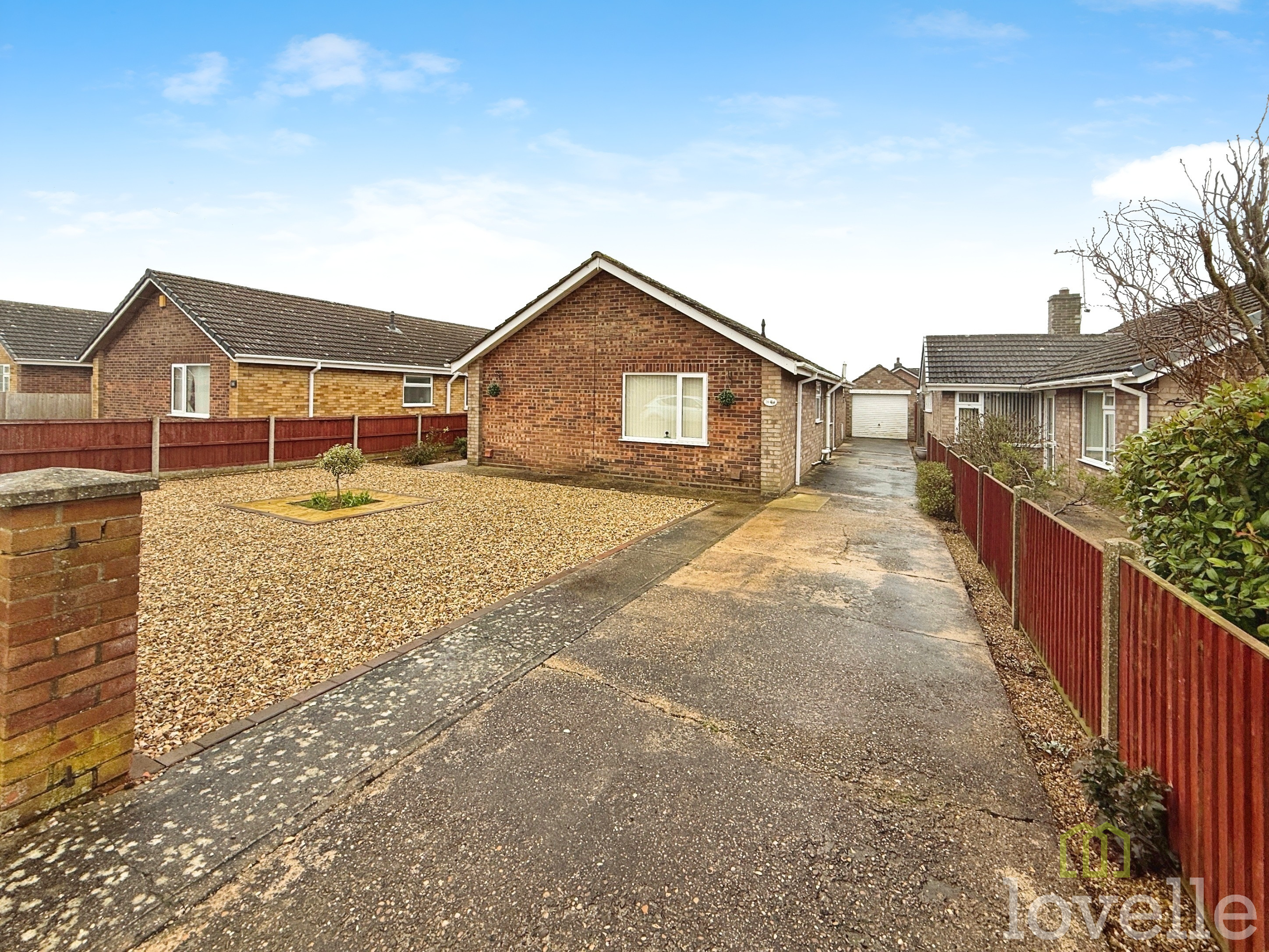 3 bedroom Detached bungalow Under Offer