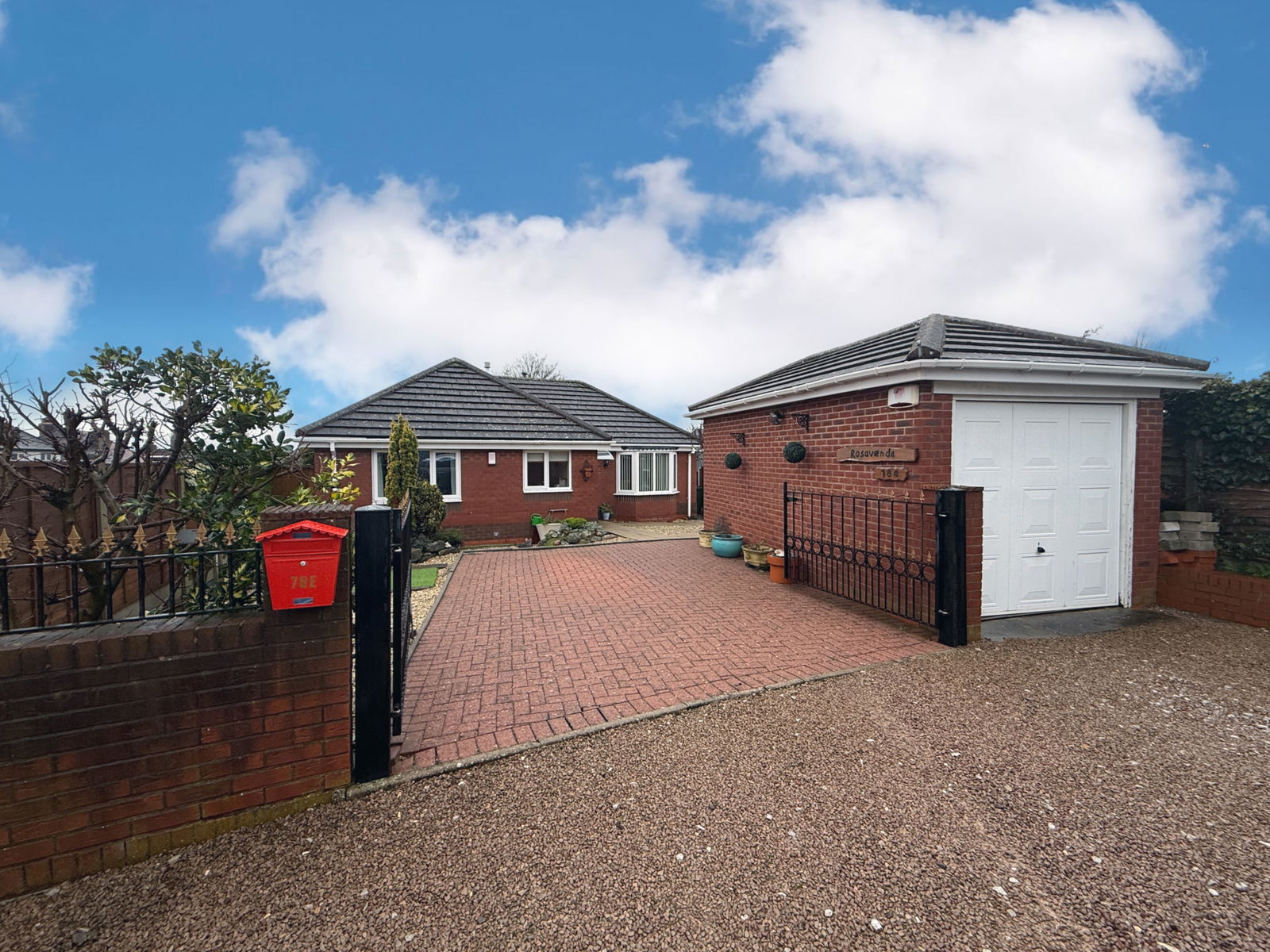 2 bedroom Detached bungalow For Sale