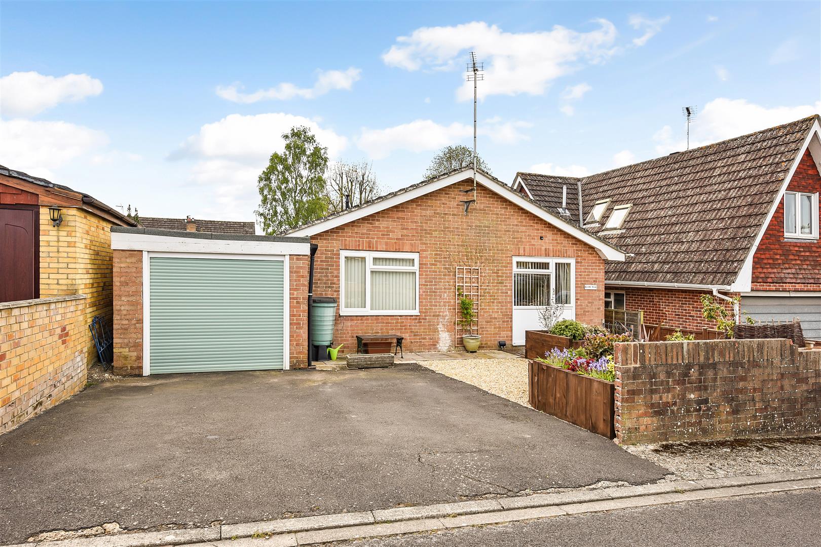 3 bedroom Detached bungalow Under Offer