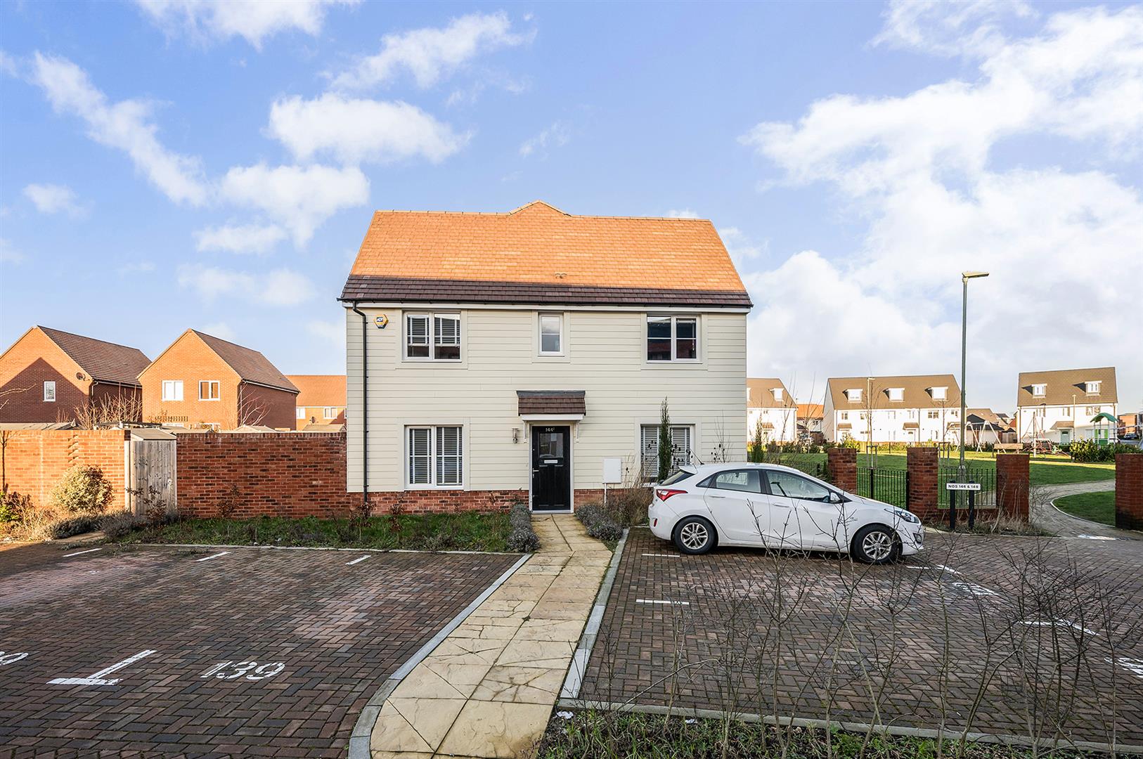 3 bedroom End of terrace house Under Offer