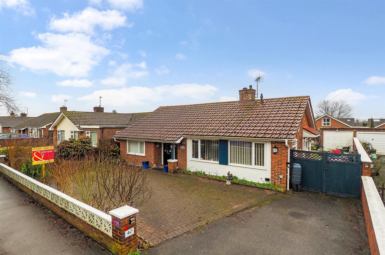3 bedroom Detached bungalow Under Offer