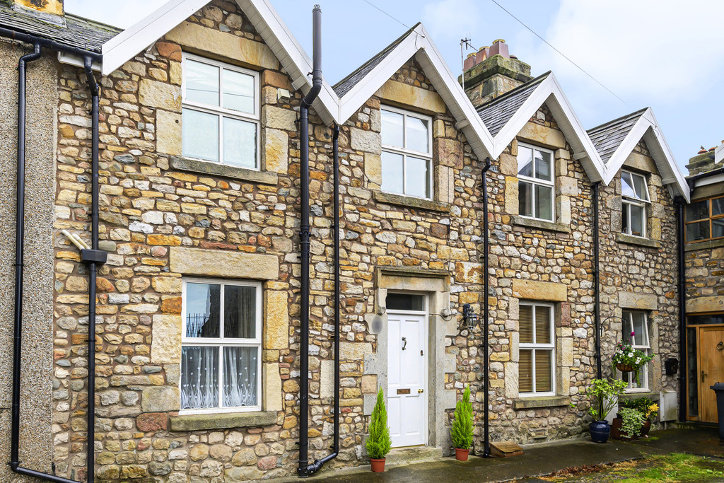 3 bedroom Cottage For Sale