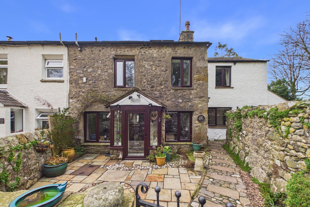 2 bedroom Cottage For Sale