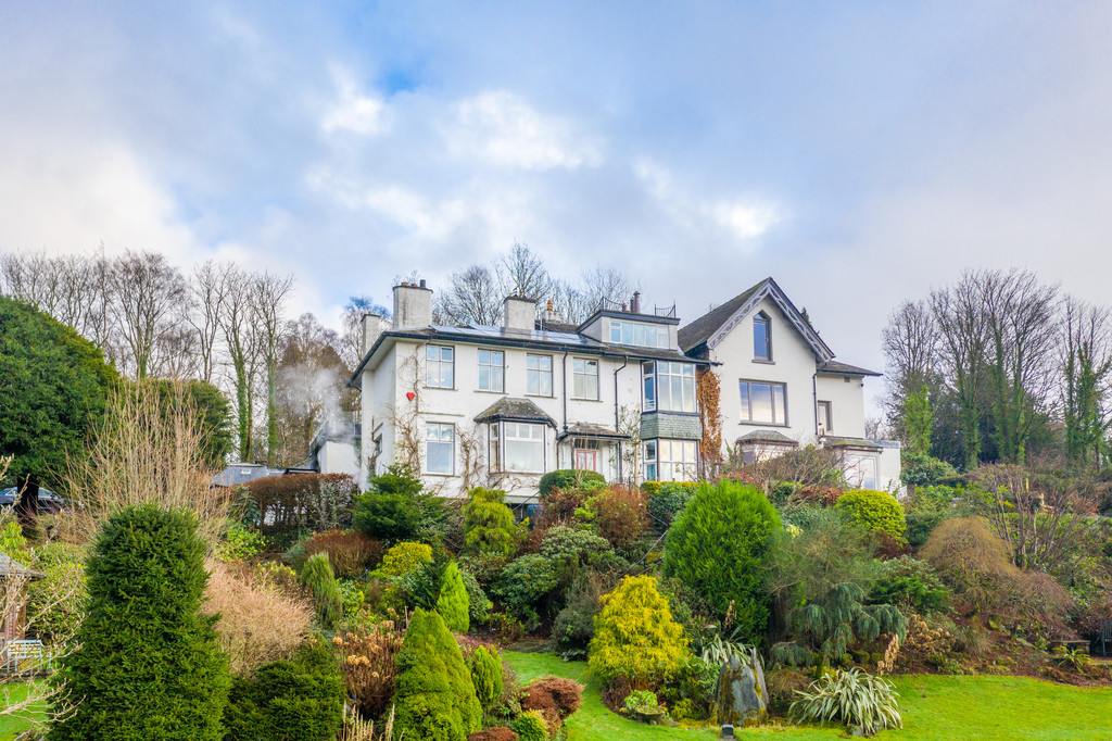 6 bedroom Semi-detached house For Sale