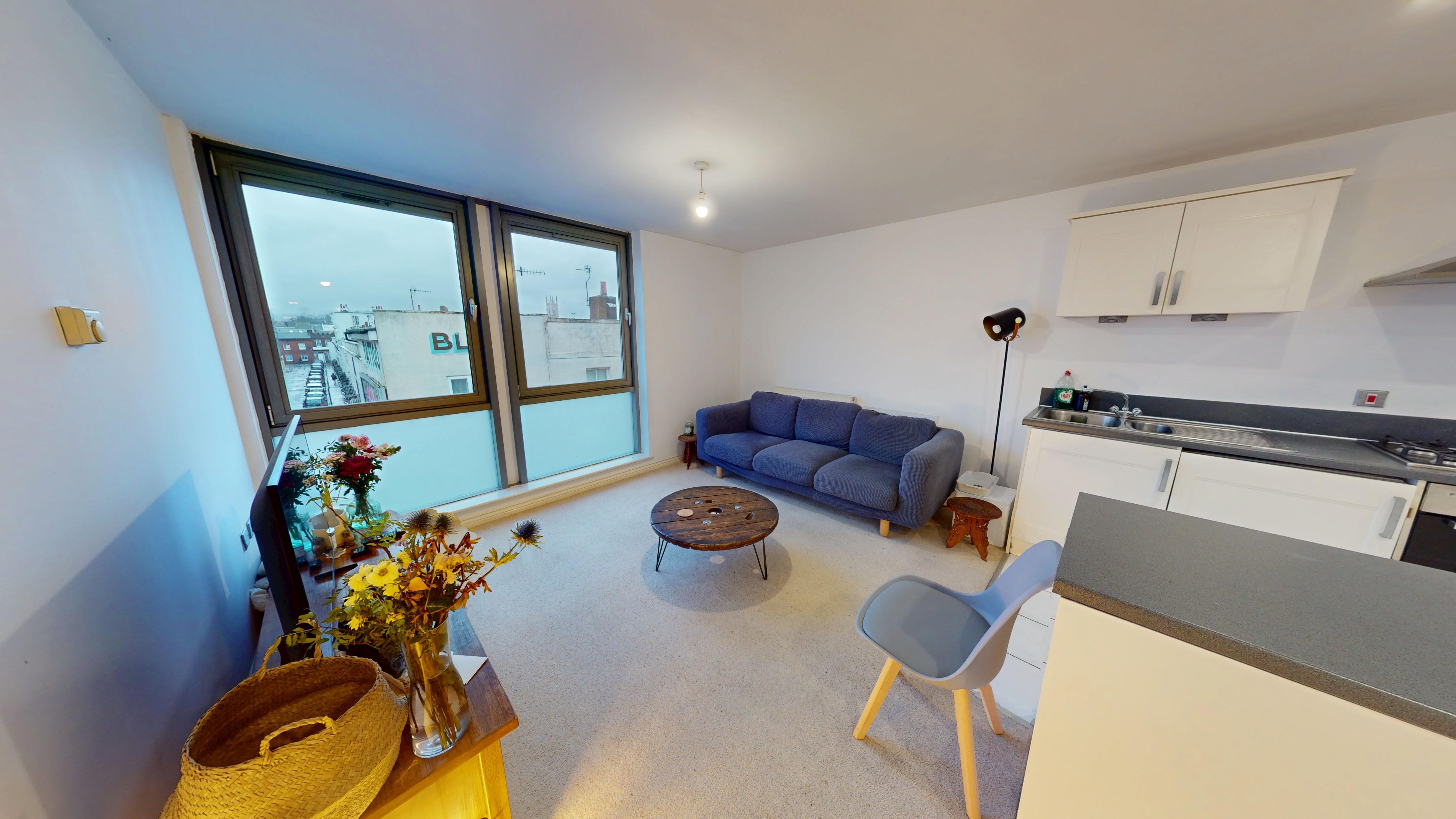 2 bedroom Flat To Let