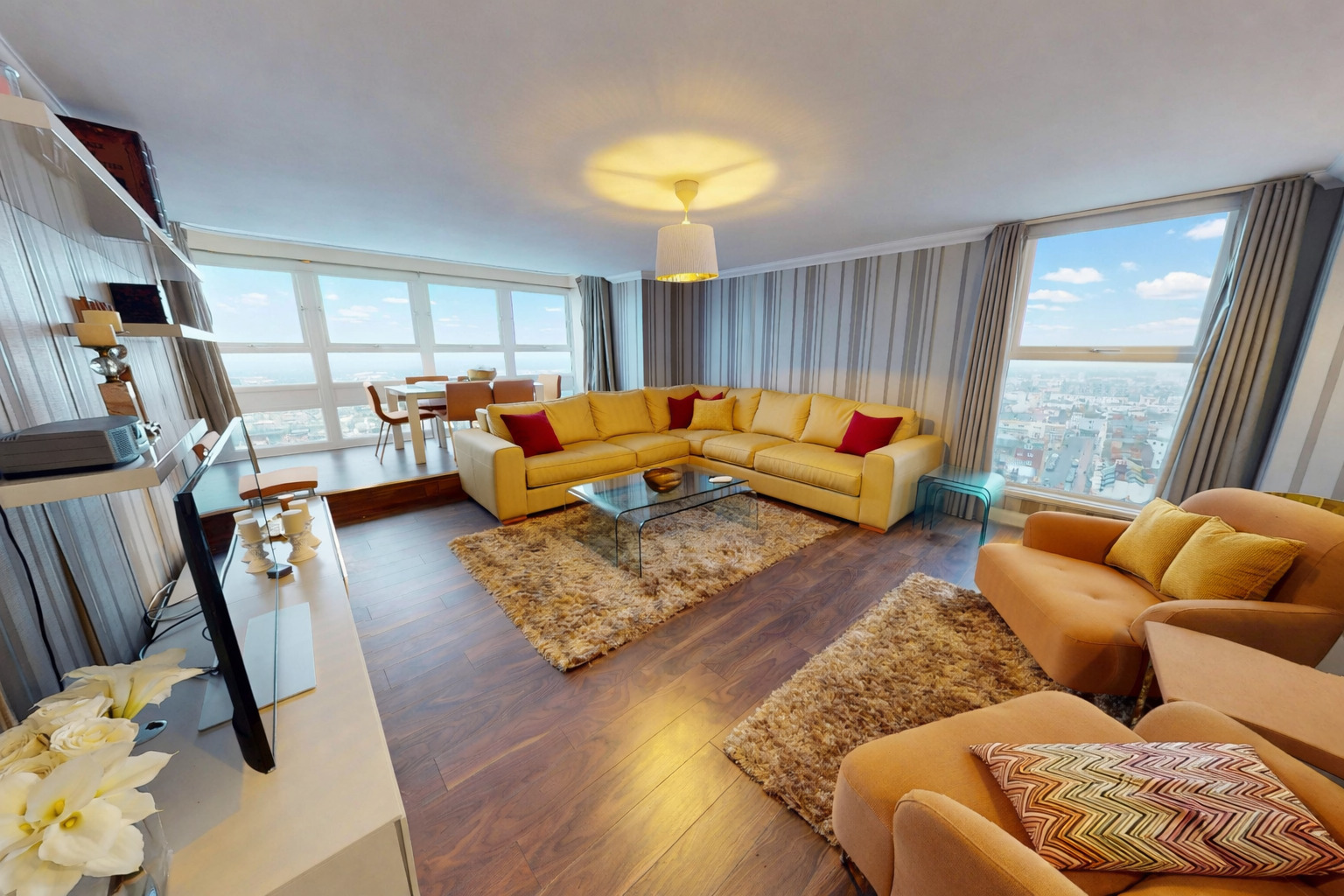 3 bedroom Flat To Let