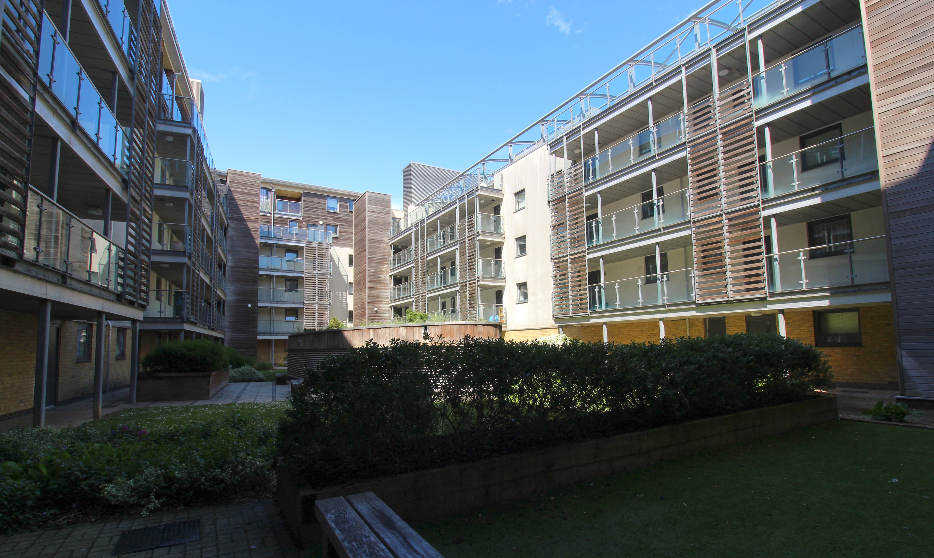 3 bedroom Flat For Sale
