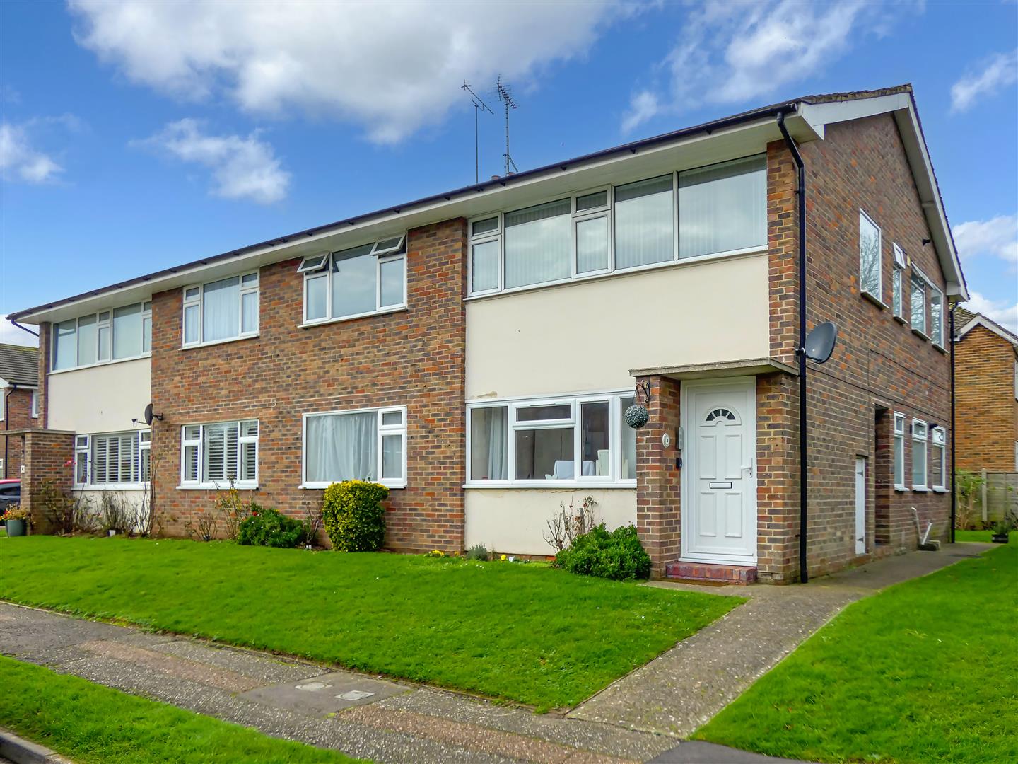 2 bedroom Apartment For Sale