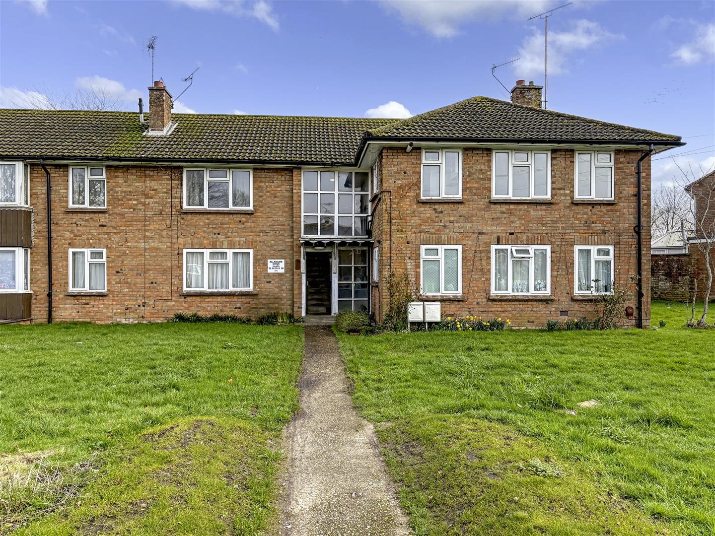 3 bedroom Flat For Sale