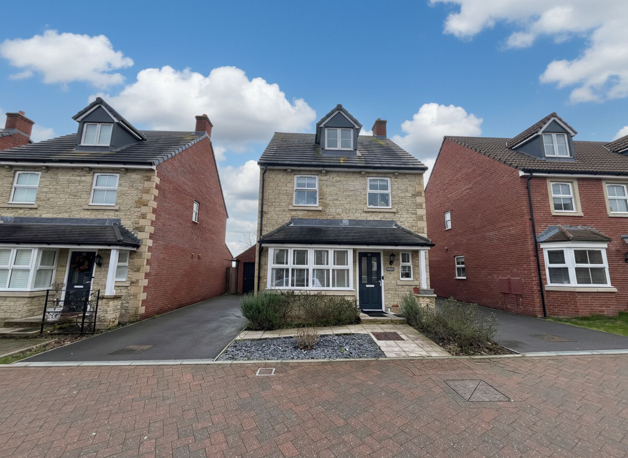 4 bedroom Detached house Under Offer