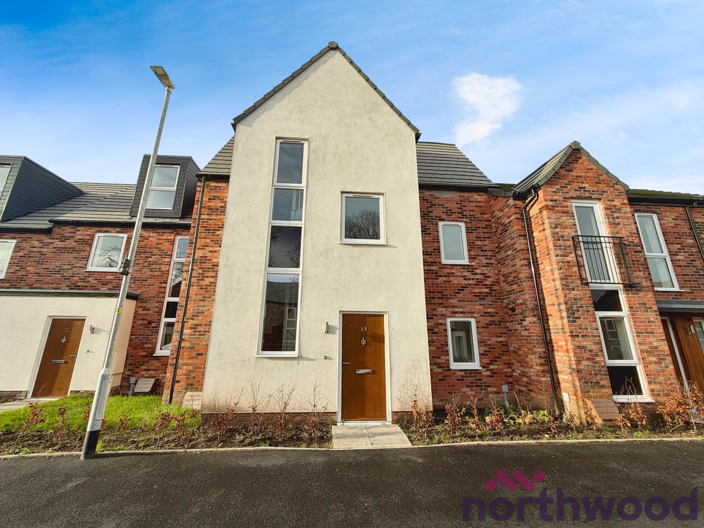 3 bedroom Semi-detached house To Let