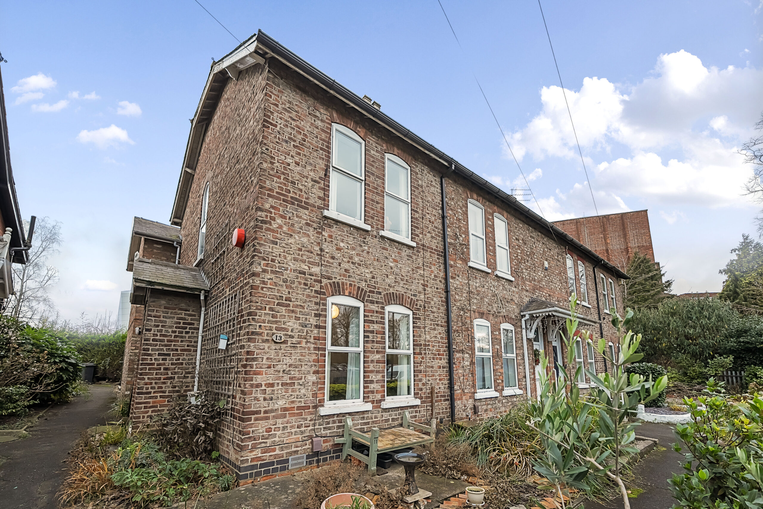 3 bedroom Terraced bungalow Under Offer