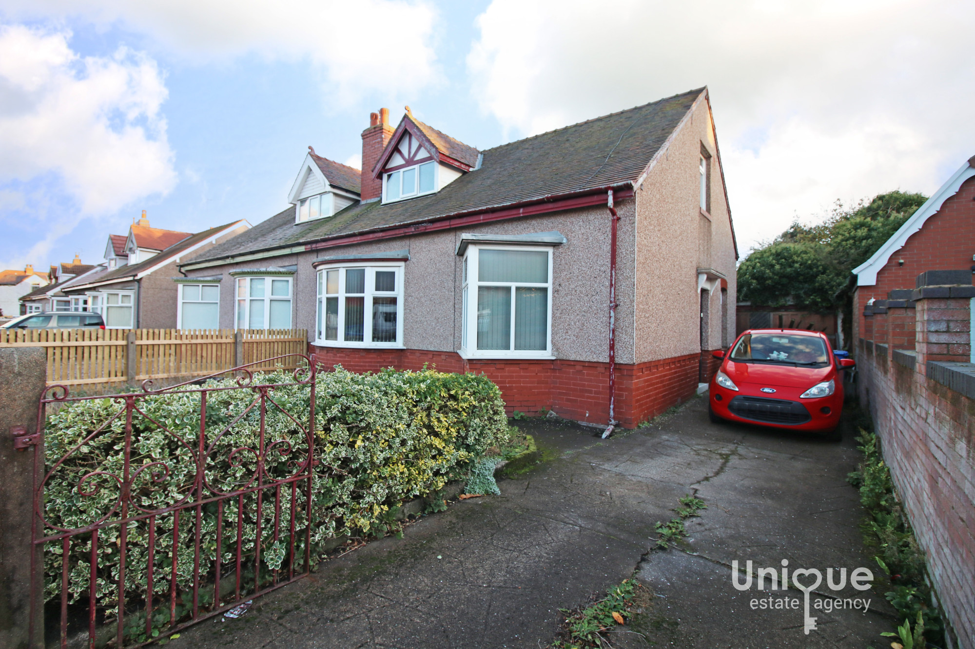 4 bedroom Link detached house Under Offer