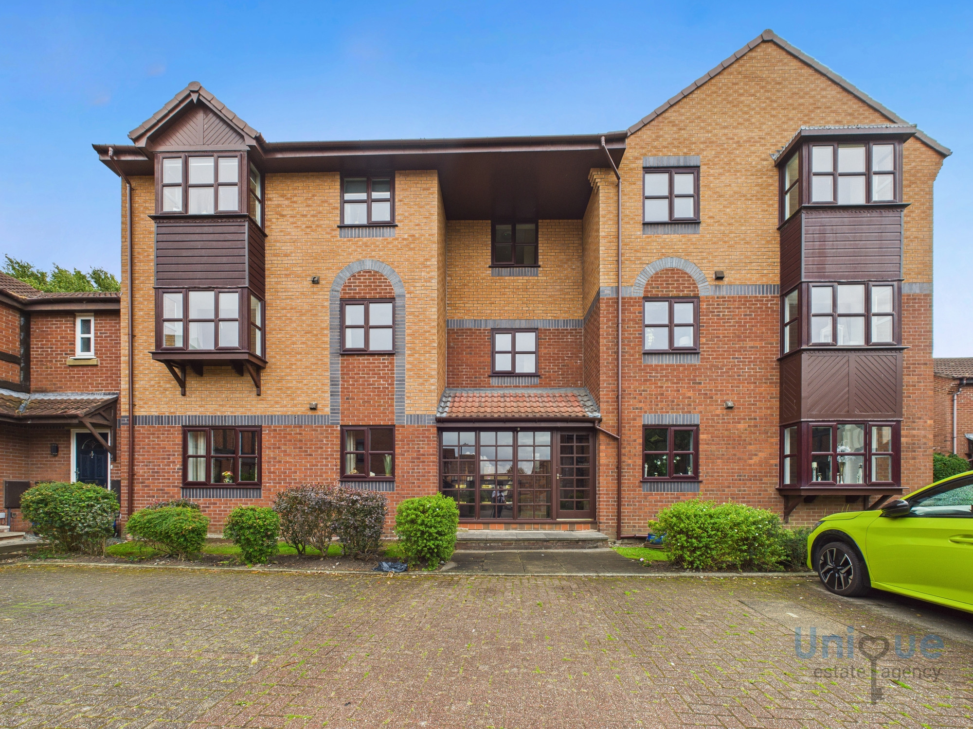3 bedroom Flat share To Let