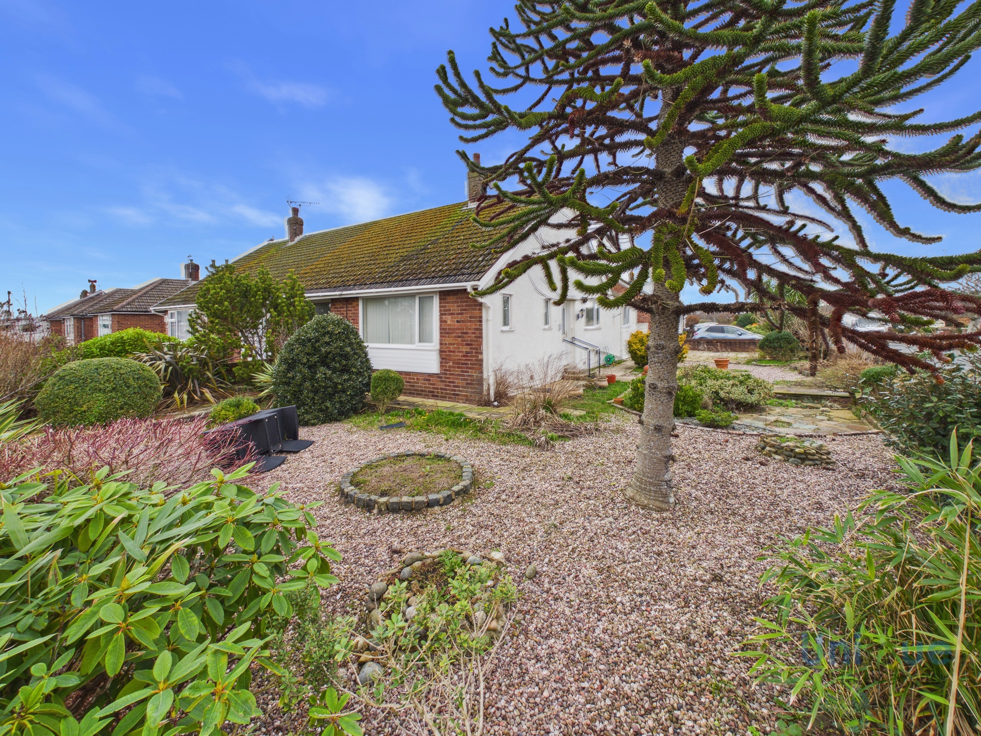 2 bedroom Detached bungalow For Sale