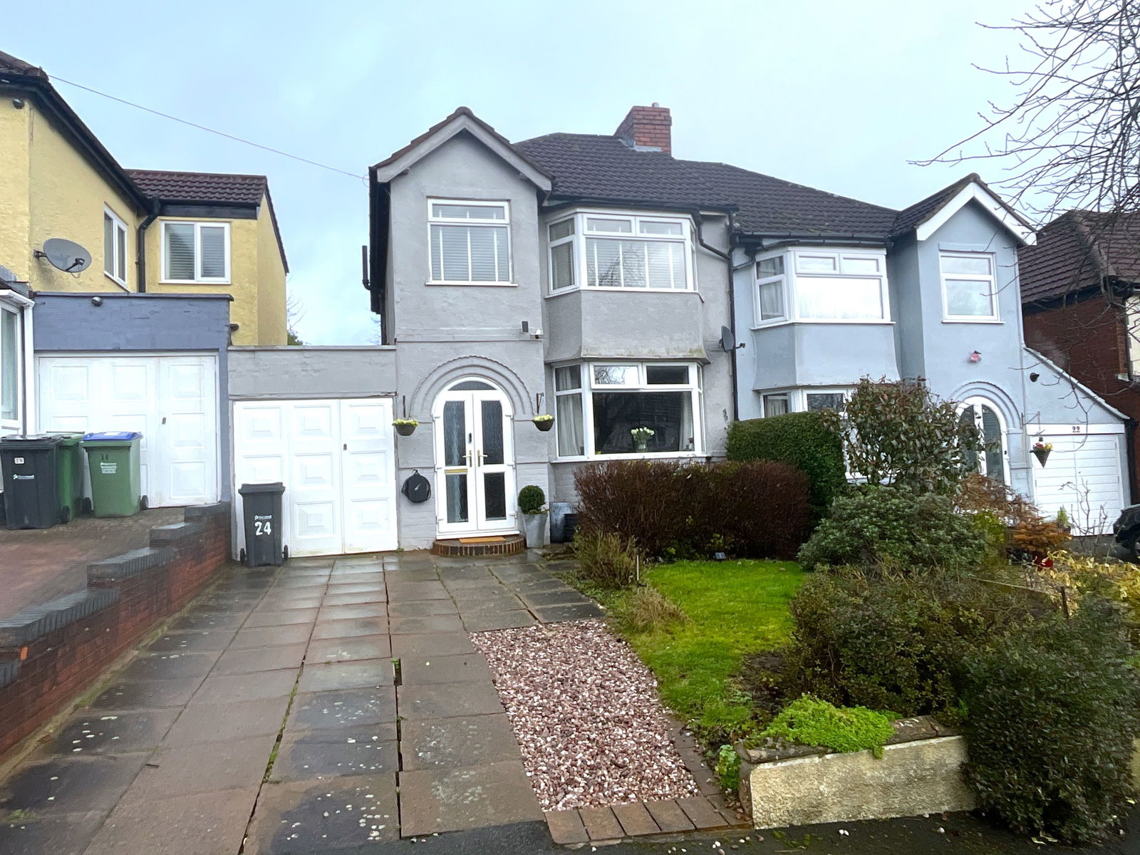 3 bedroom Semi-detached house Under Offer