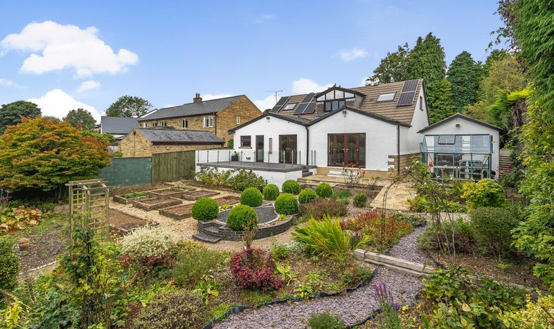 4 bedroom Detached house Under Offer