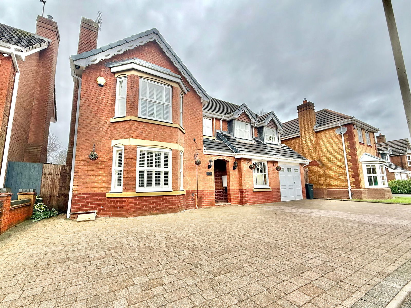 7 bedroom Detached house Under Offer