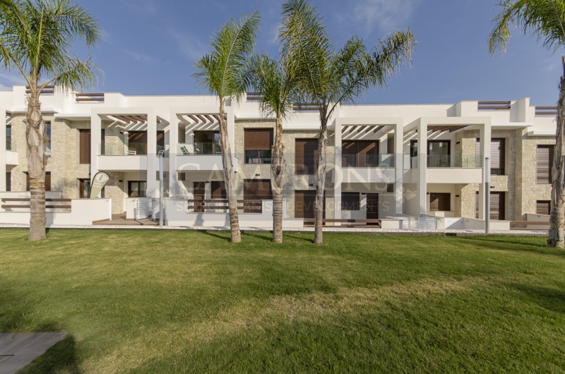 3 bedroom Apartment For Sale
