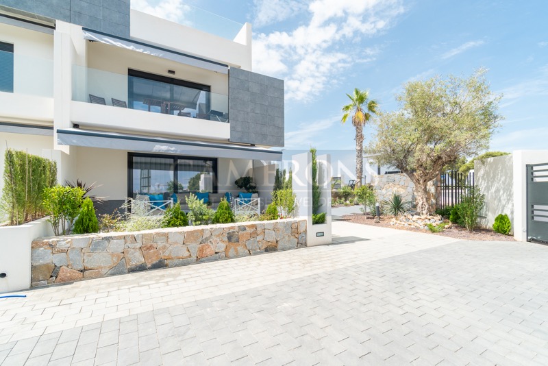 3 bedroom Apartment For Sale