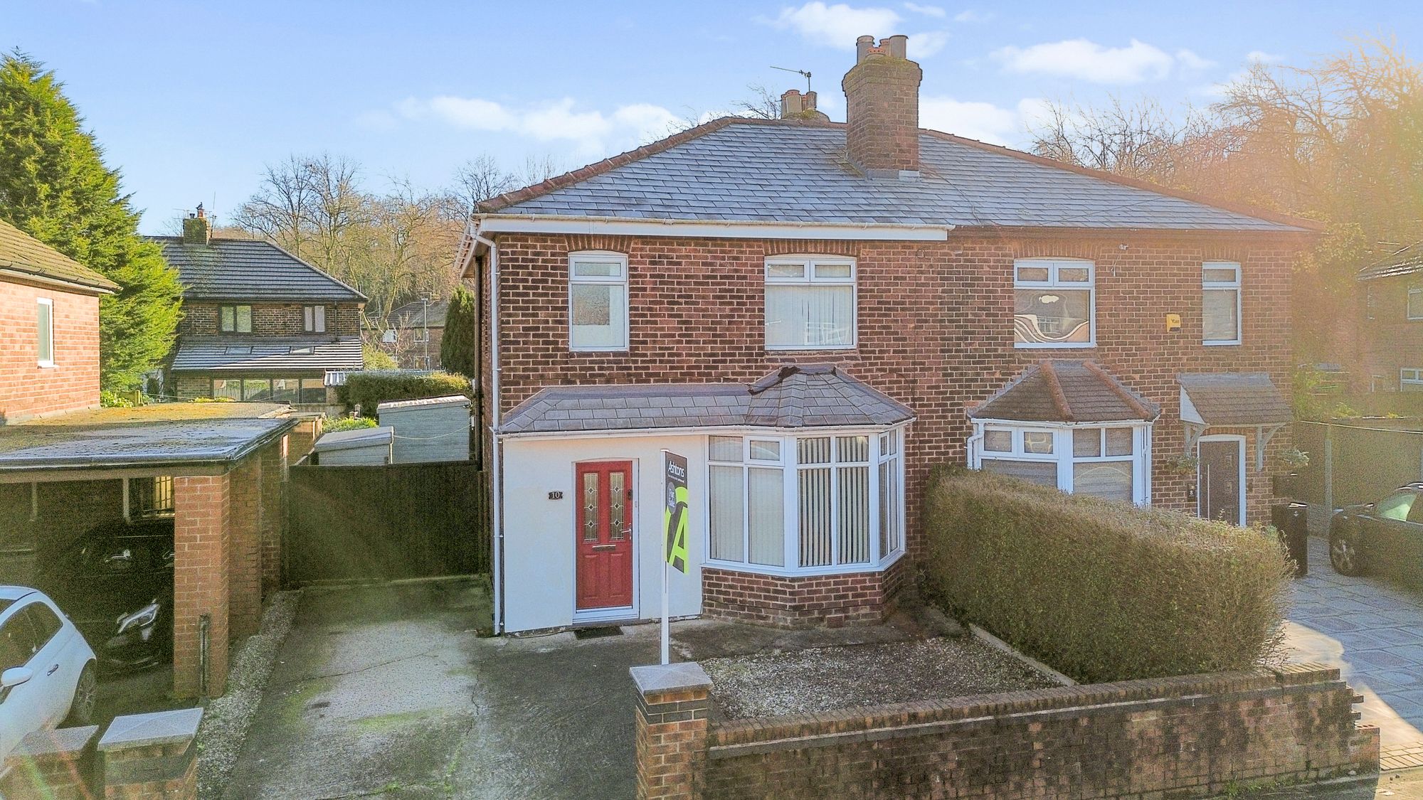 3 bedroom Semi-detached house Under Offer