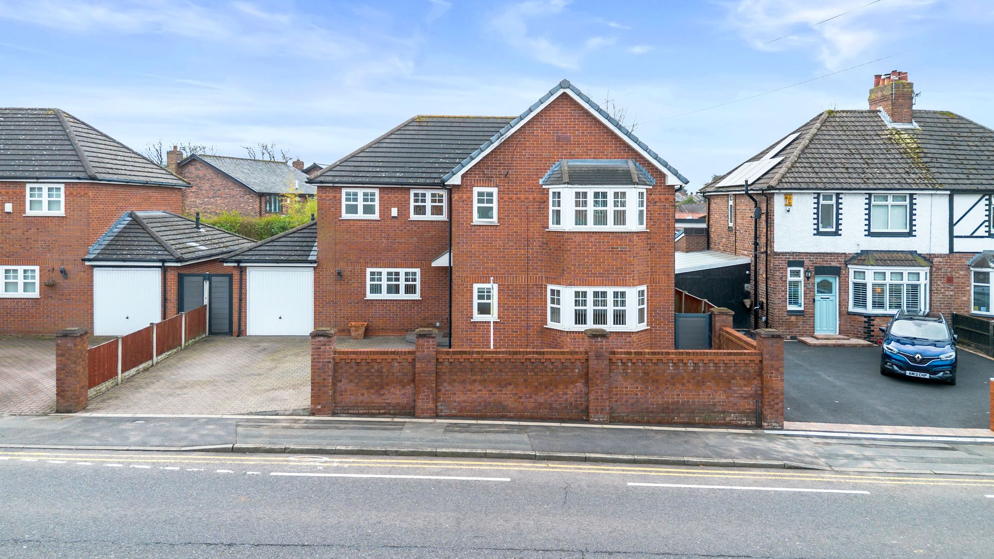4 bedroom Detached house Under Offer