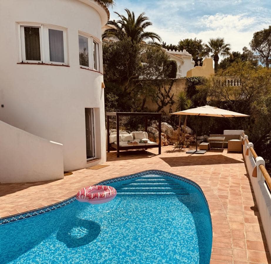 5 bedroom Villa For Sale