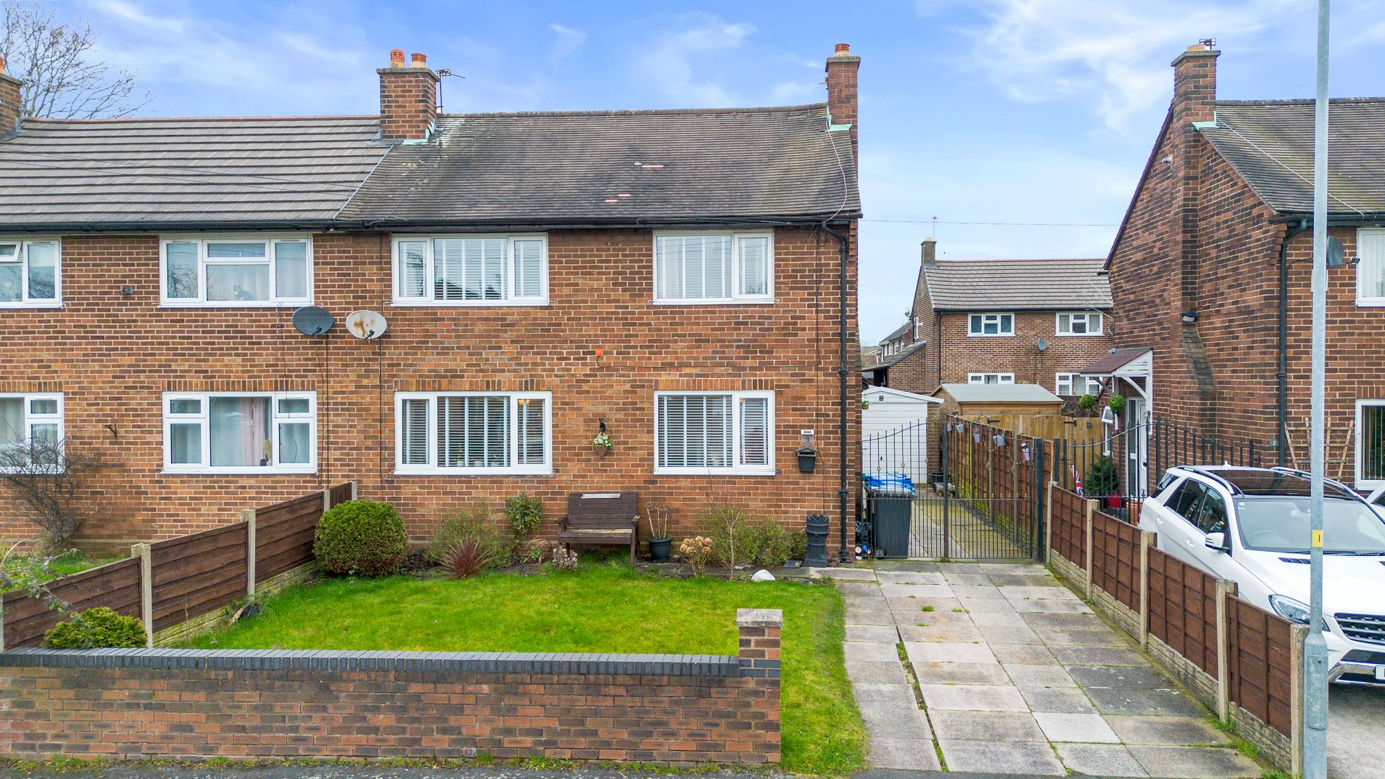 4 bedroom Semi-detached house Under Offer