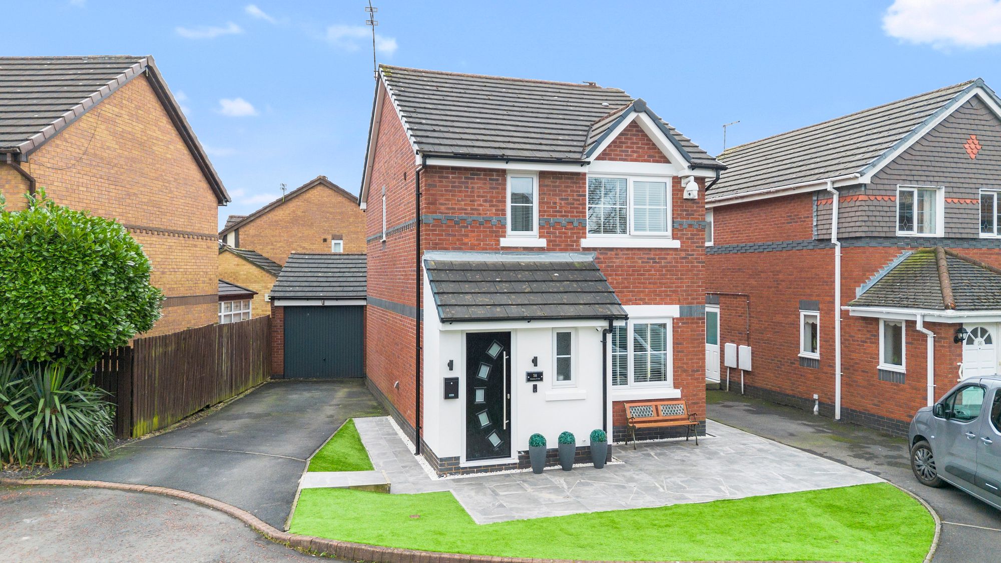 3 bedroom Detached house Under Offer