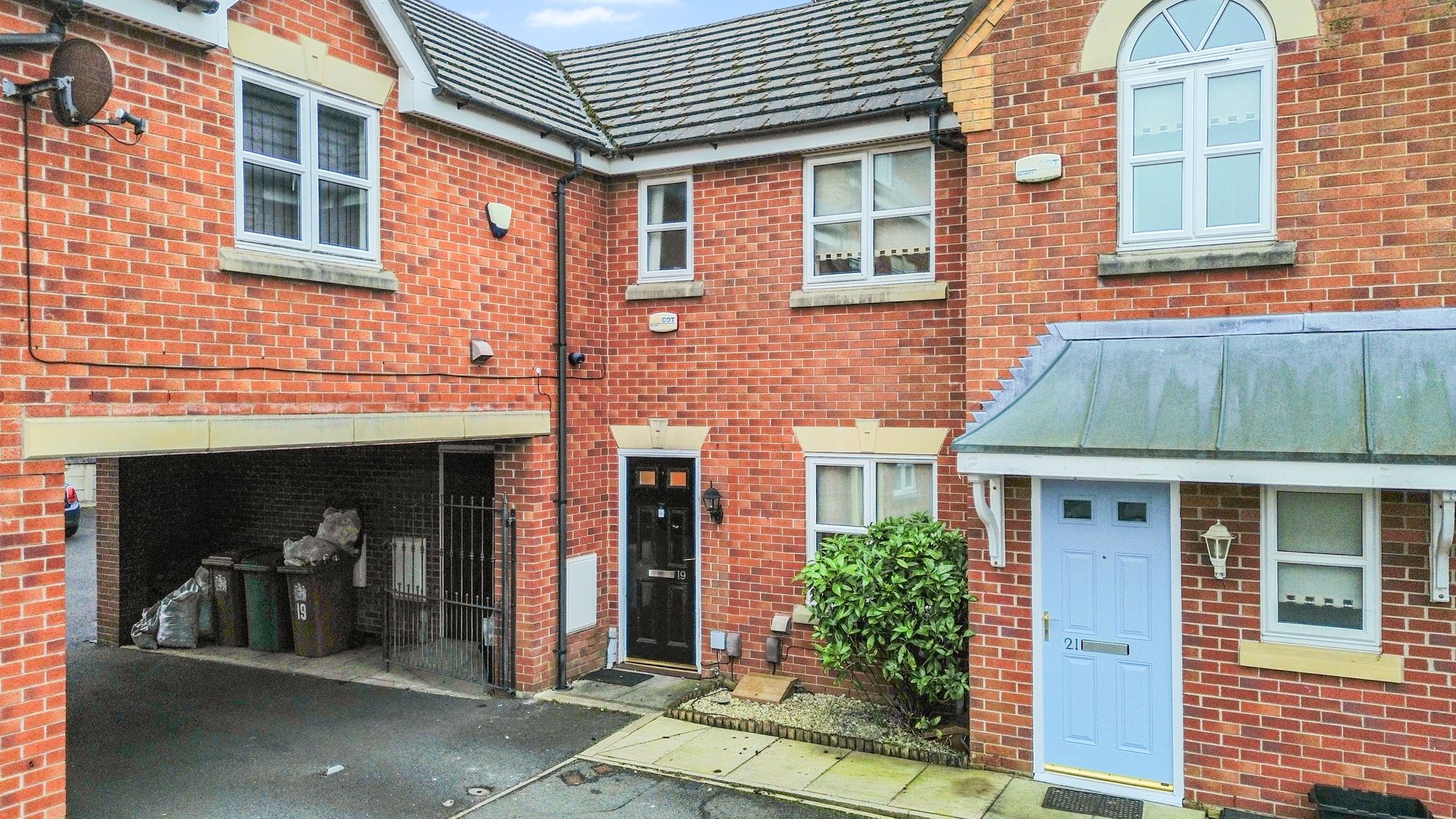 2 bedroom End of terrace house Under Offer