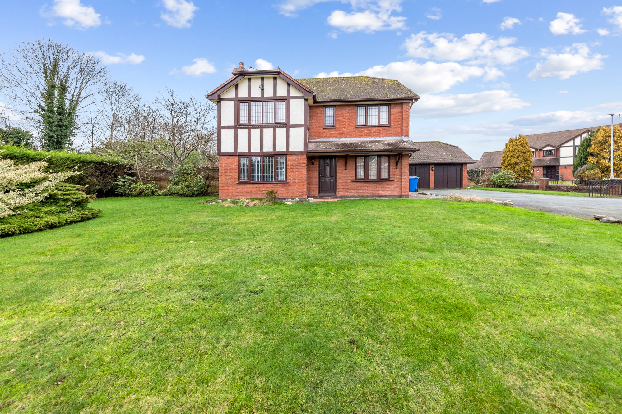 4 bedroom Detached house Under Offer