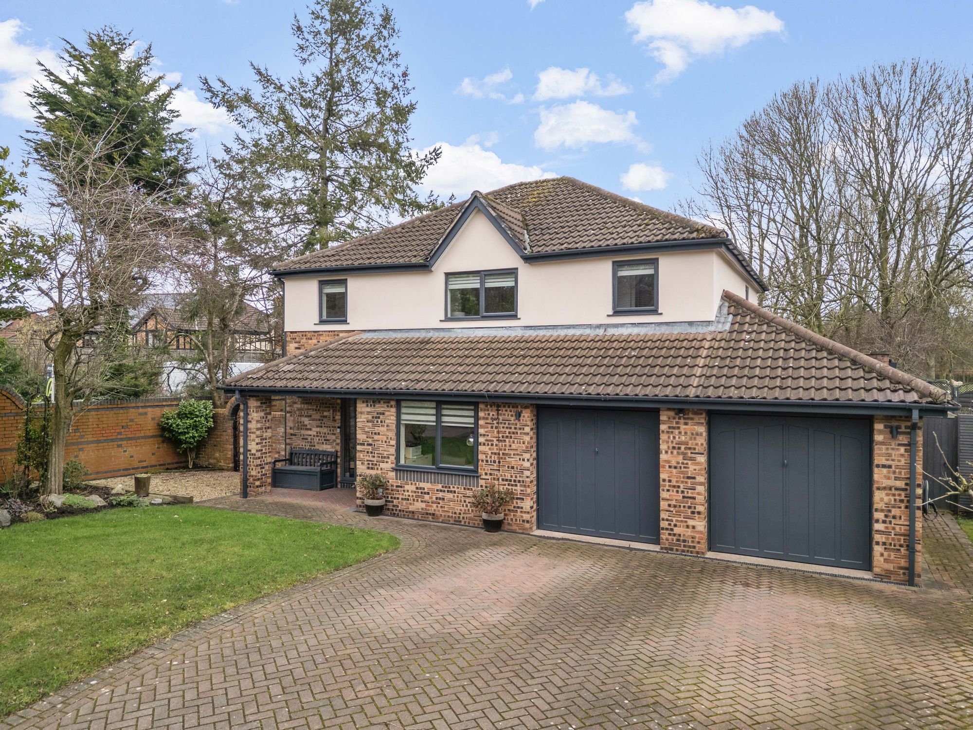 4 bedroom Detached house Under Offer