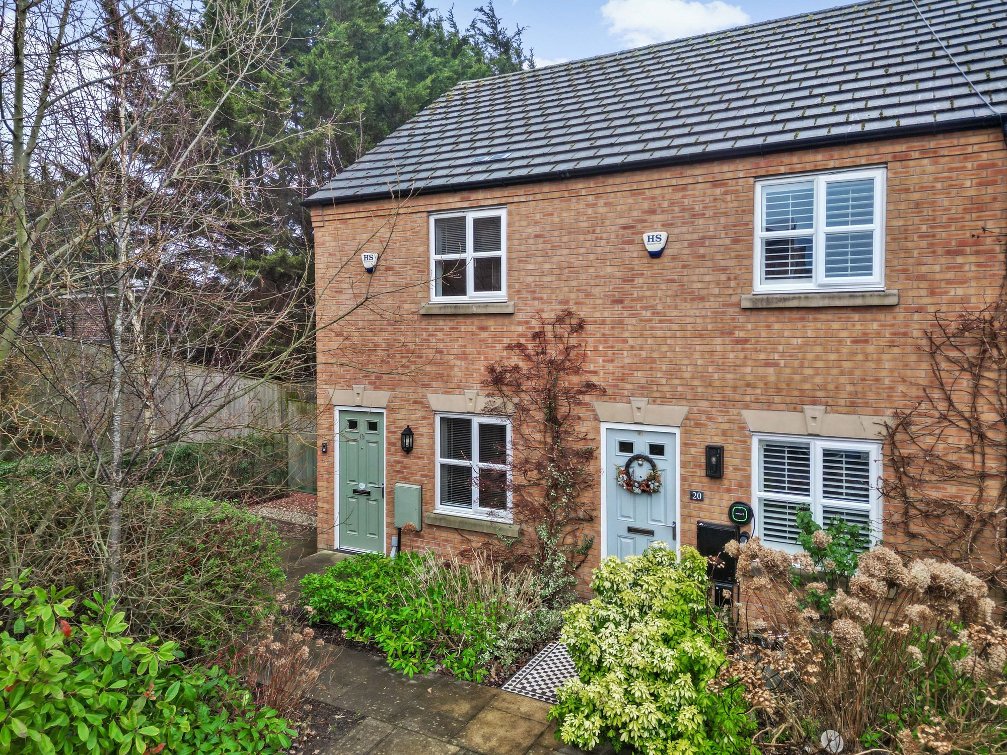 2 bedroom End of terrace house Under Offer