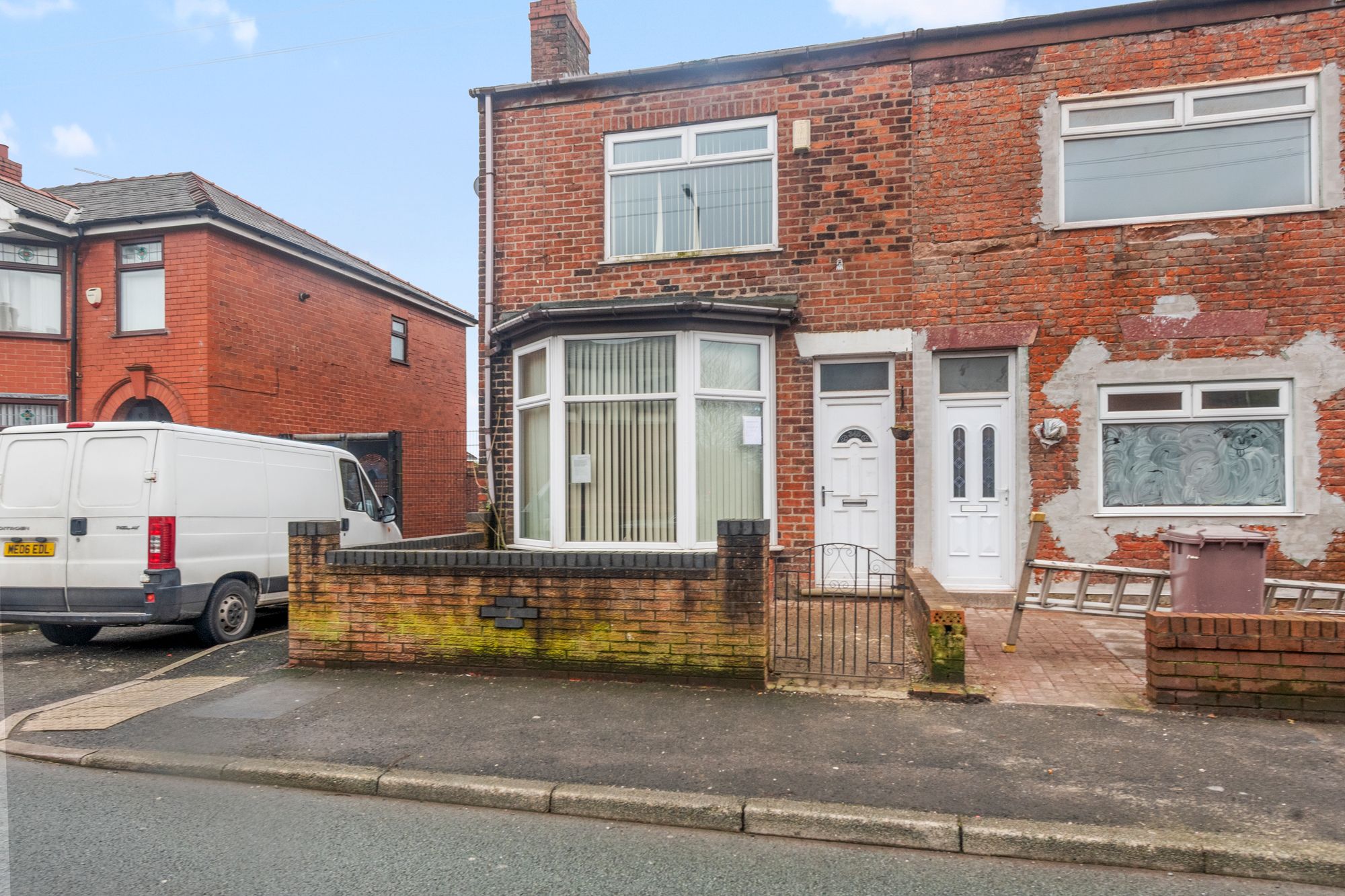 2 bedroom End of terrace house Under Offer